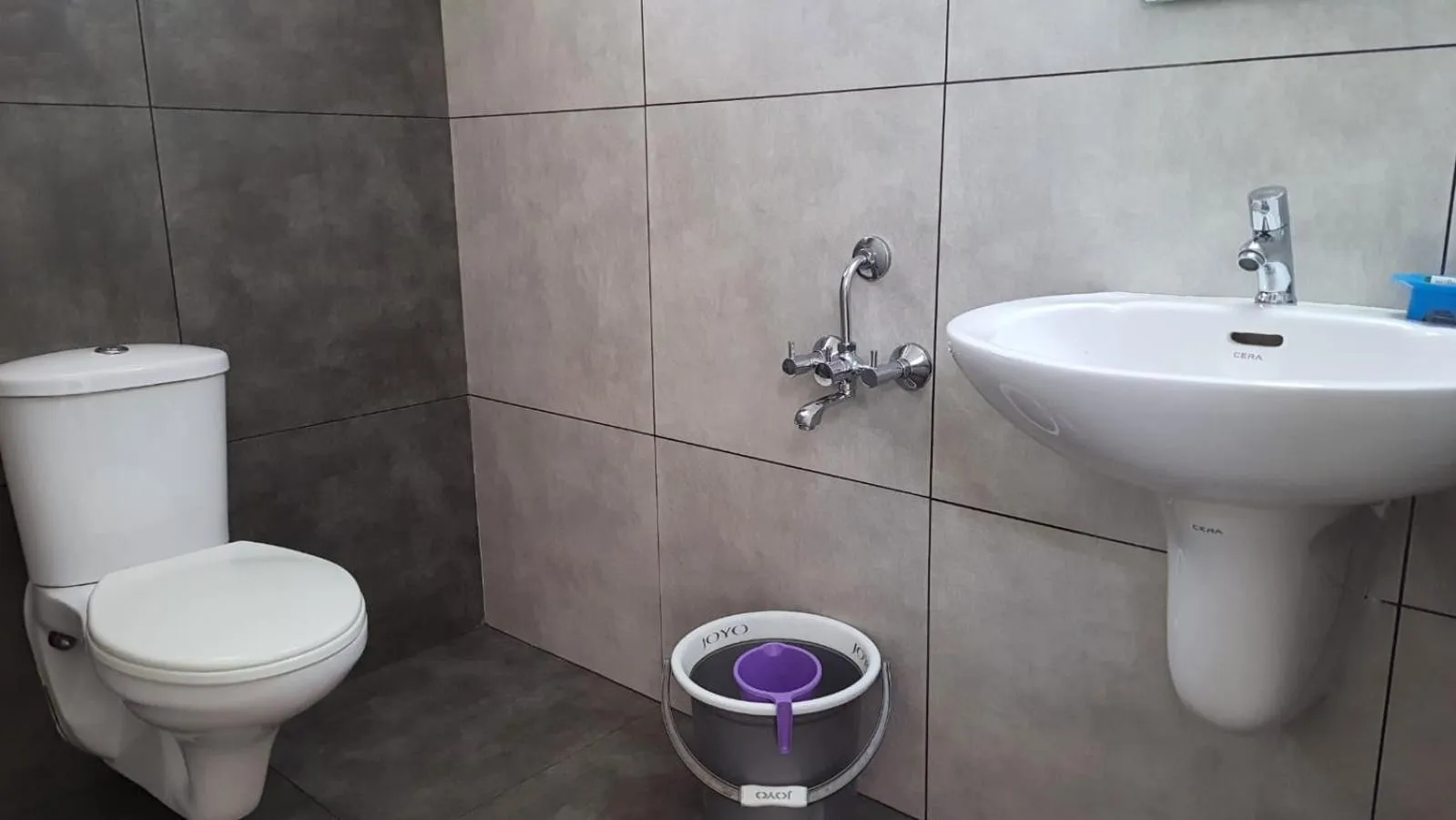 Bathroom in The Pod Cochin Homestay