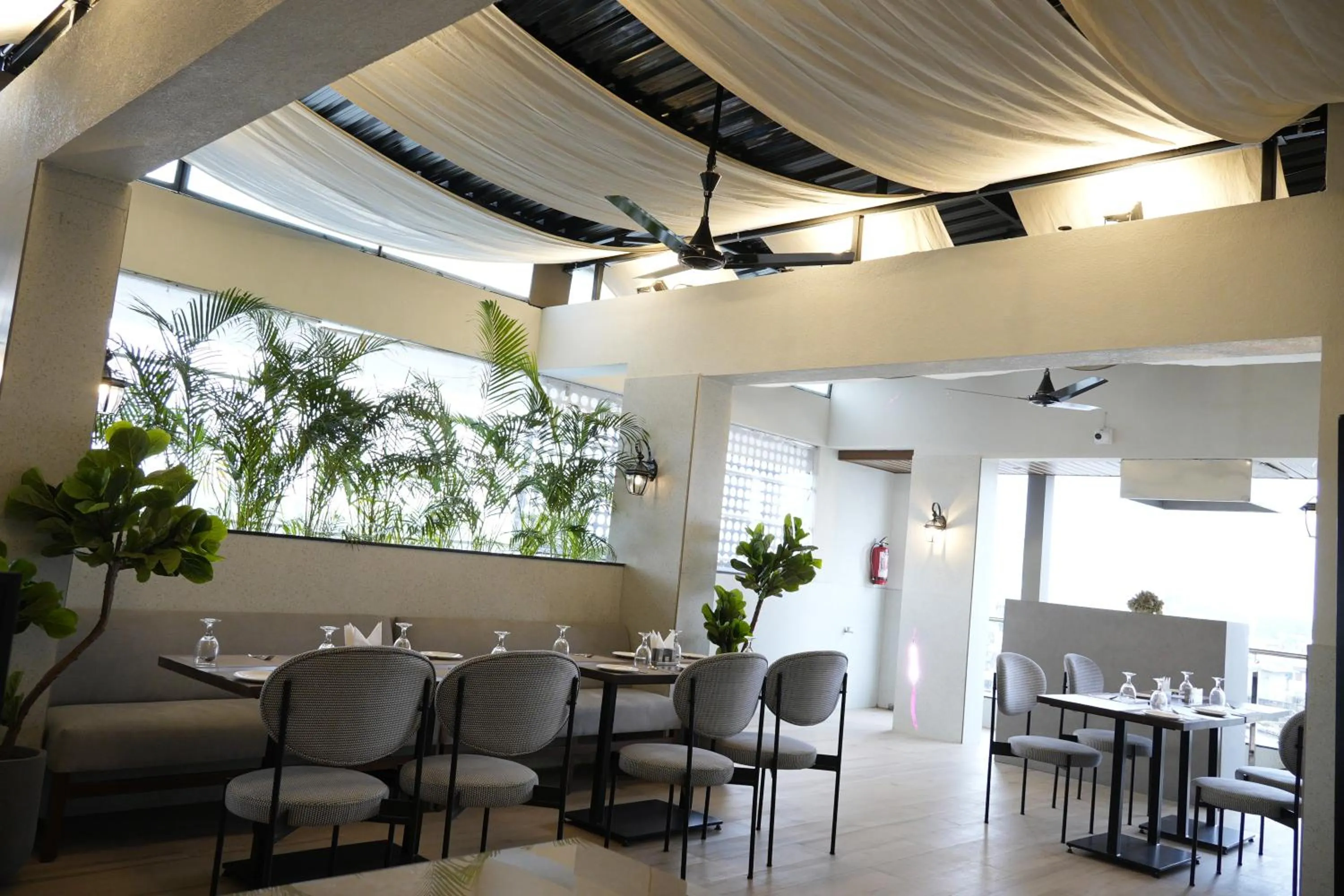 Restaurant/places to eat in SIVANTA by BOMBAY GROUP OF HOTELS NAGPUR