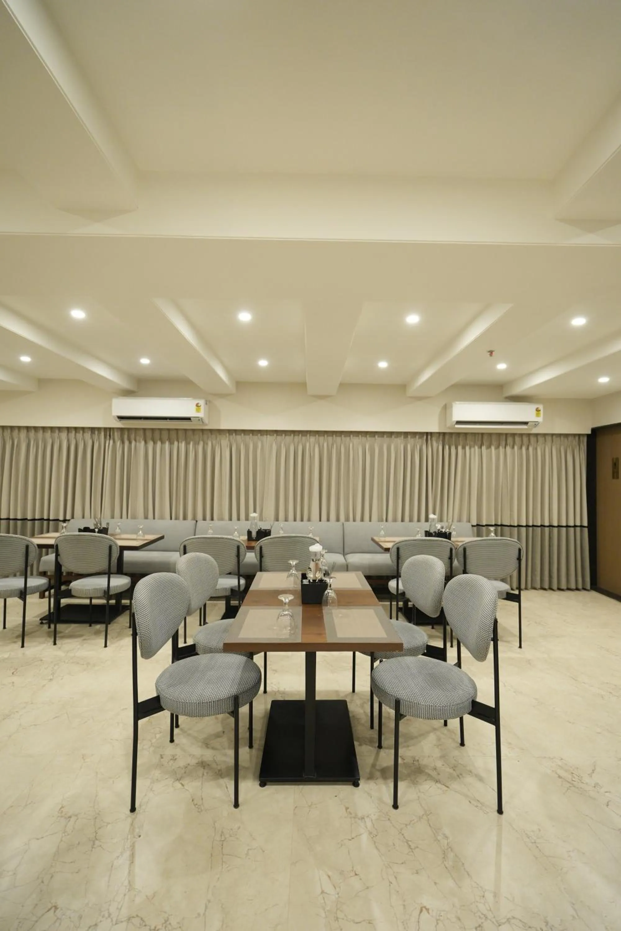 Restaurant/places to eat in SIVANTA by BOMBAY GROUP OF HOTELS NAGPUR