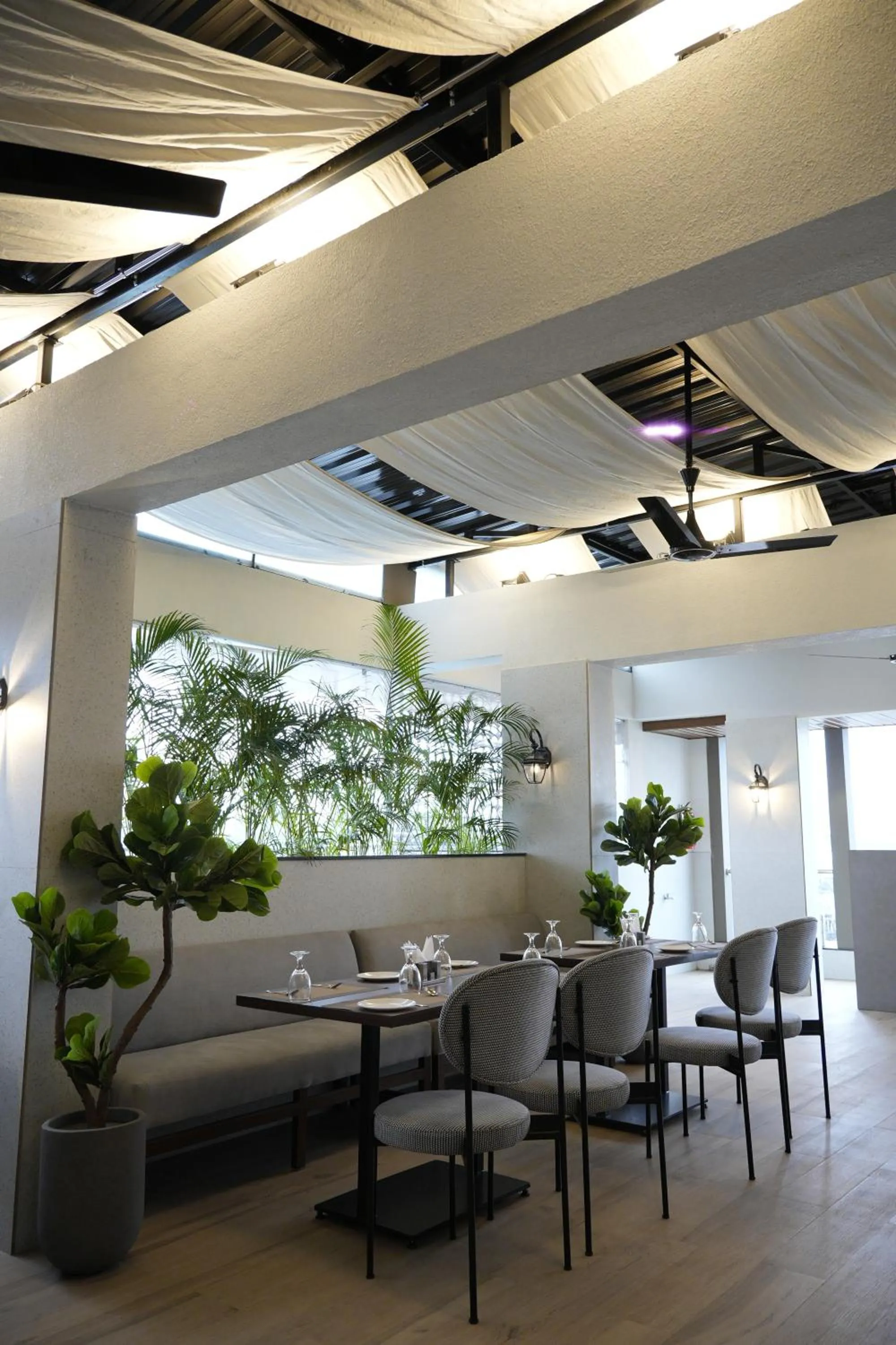 Restaurant/places to eat in SIVANTA by BOMBAY GROUP OF HOTELS NAGPUR