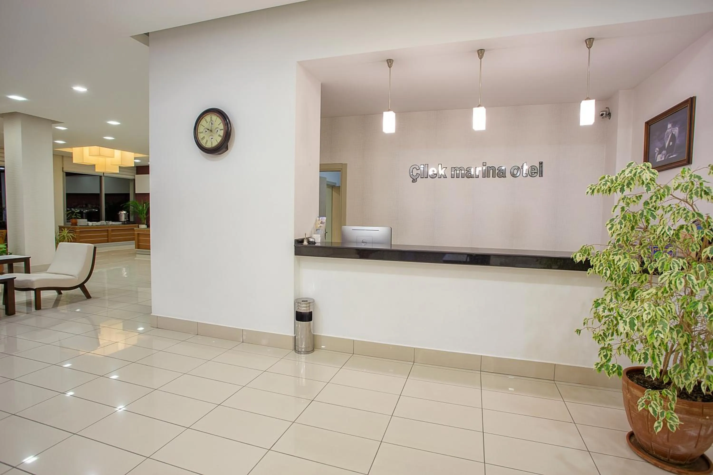 Lobby or reception in Çilek Marina Otel