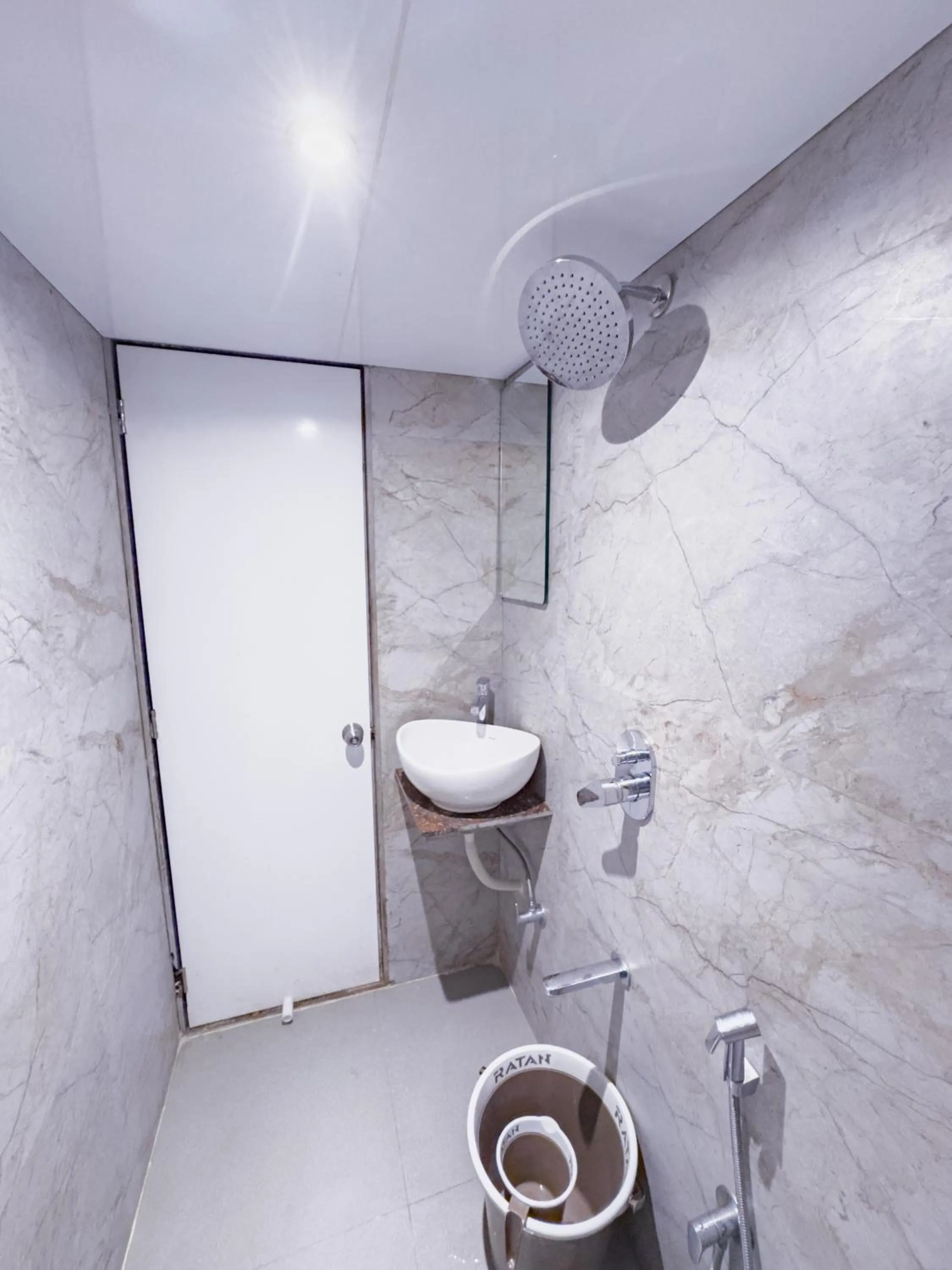 Shower in Hotel Winton