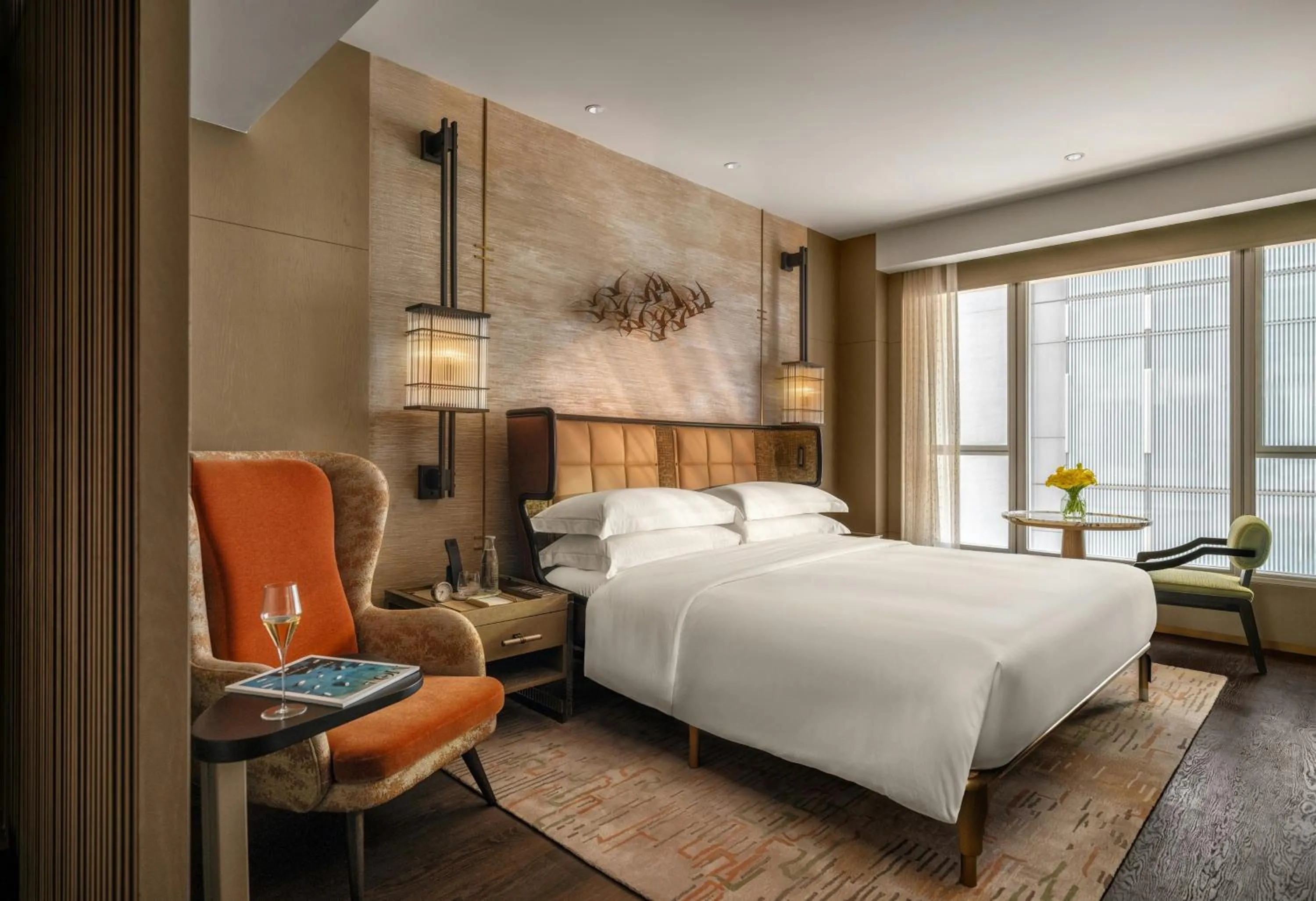 Bedroom, Bed in Mandarin Oriental The Landmark, Hong Kong