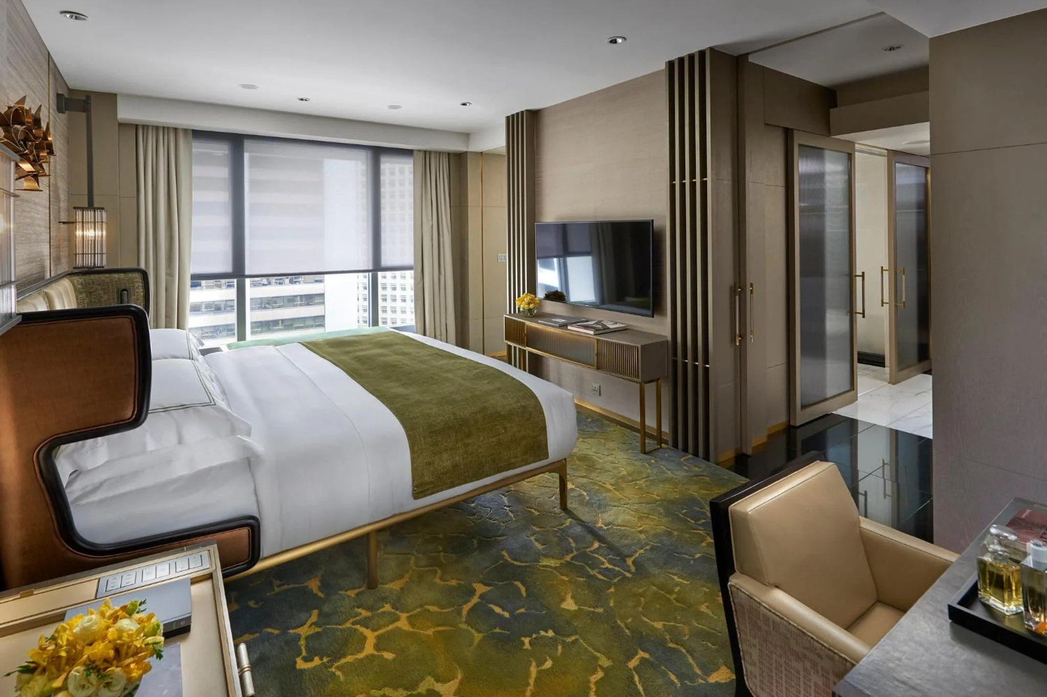 Photo of the whole room in The Landmark Mandarin Oriental, Hong Kong