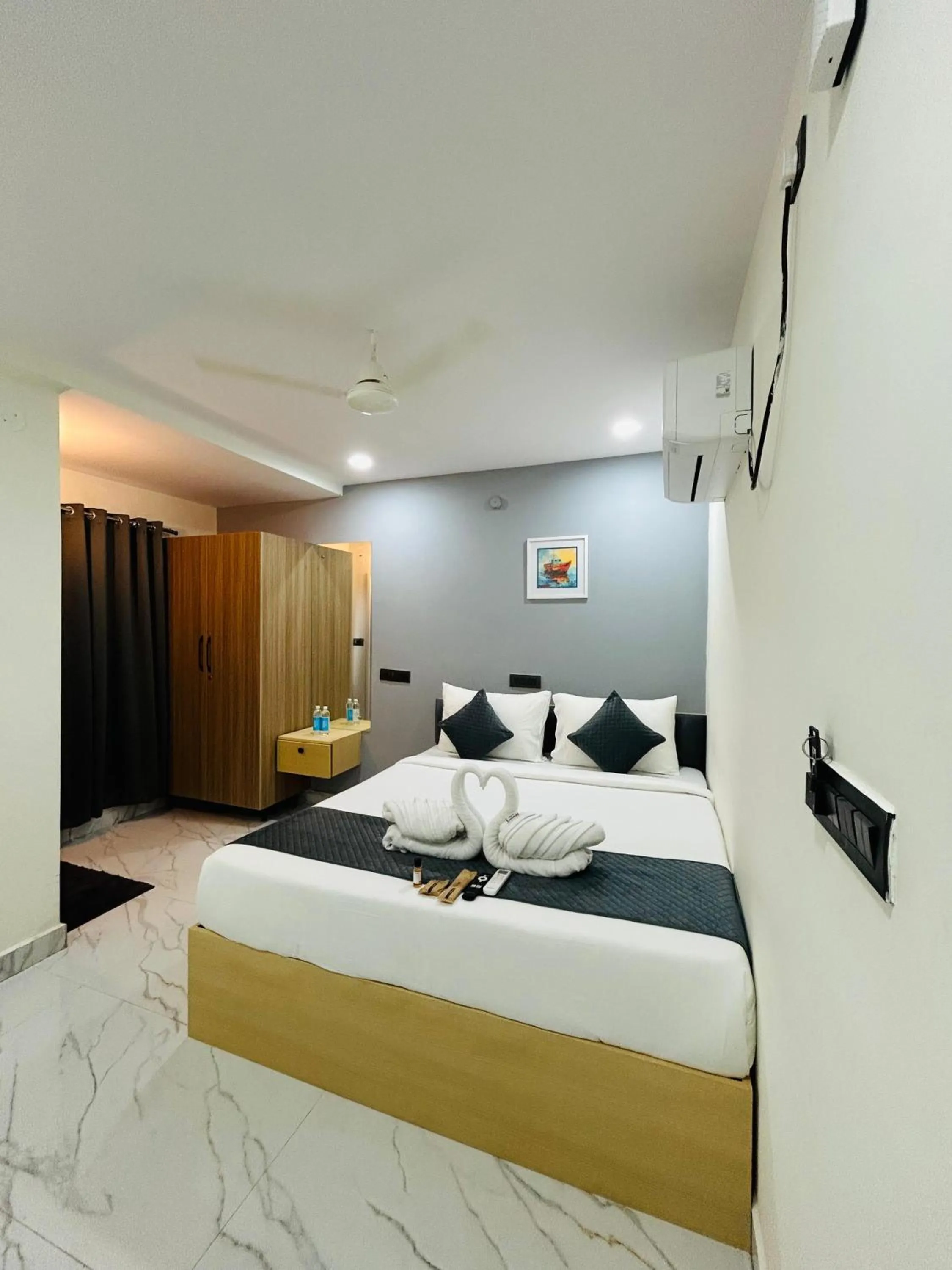 Bedroom, Bed in Wildwings Premium Madhapur