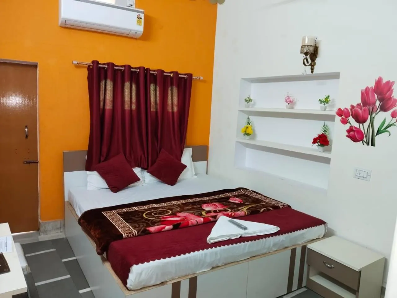Bed in Rudra Guest House
