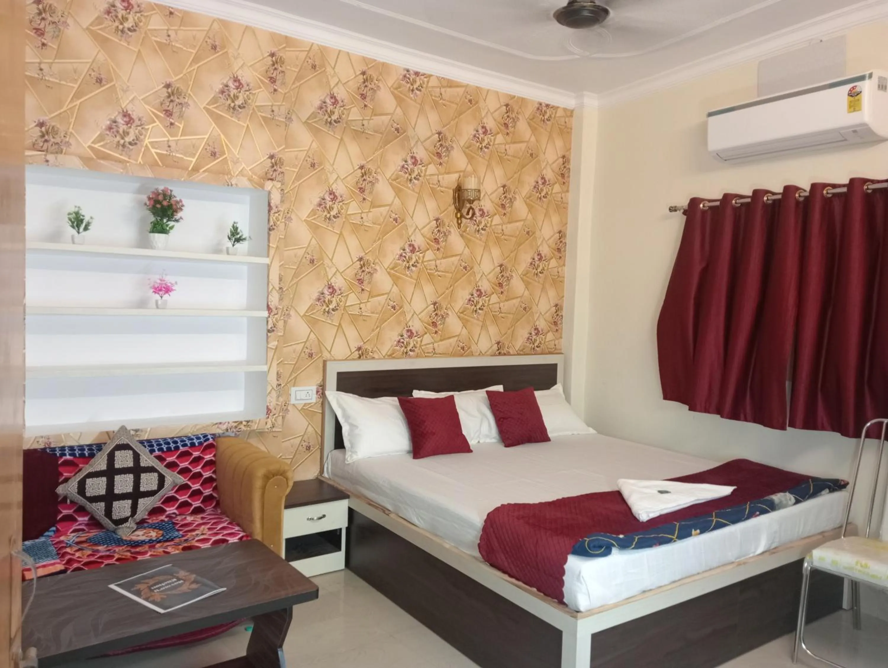Balcony/Terrace, Bed in Rudra Guest House