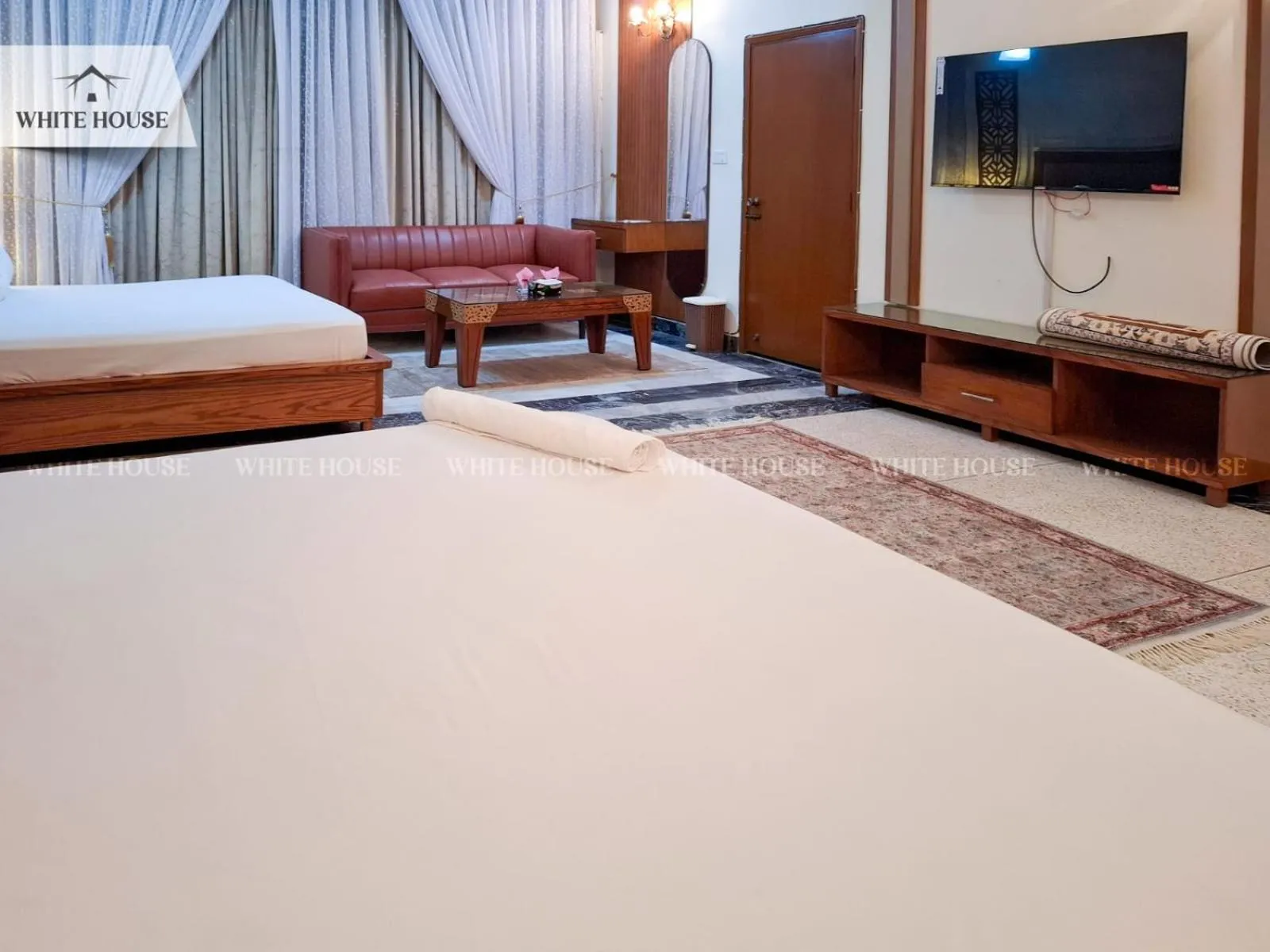 Communal lounge/ TV room, Bed in White House Karachi