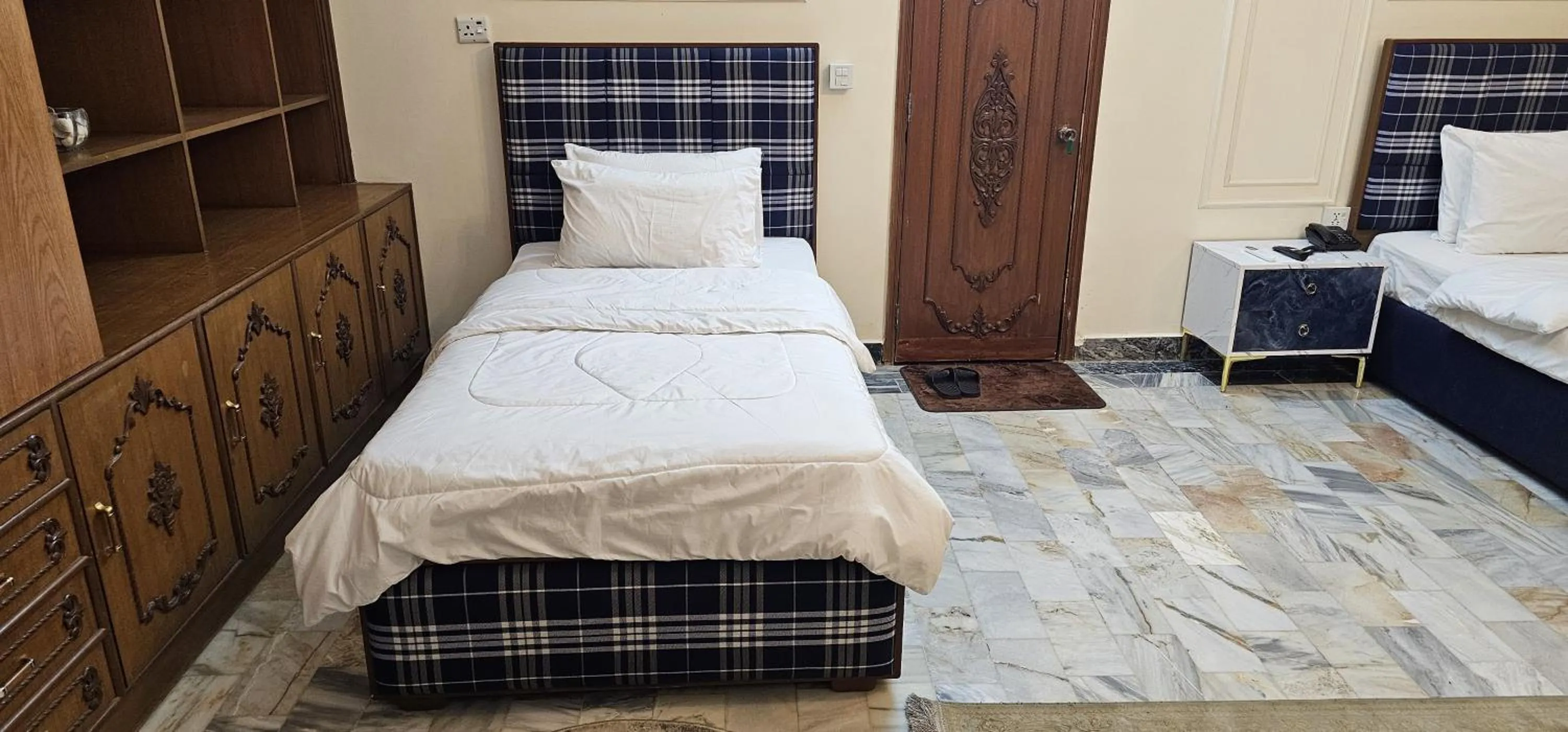 Bed in White House Karachi