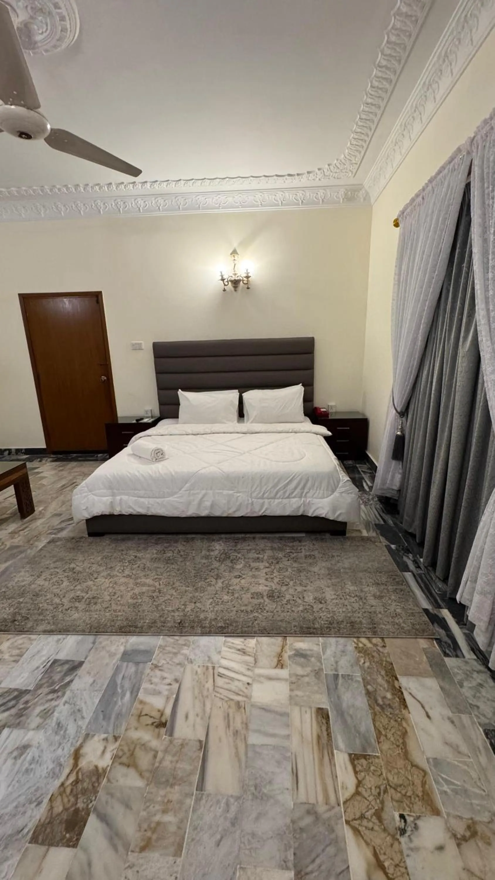 Bed in White House Karachi