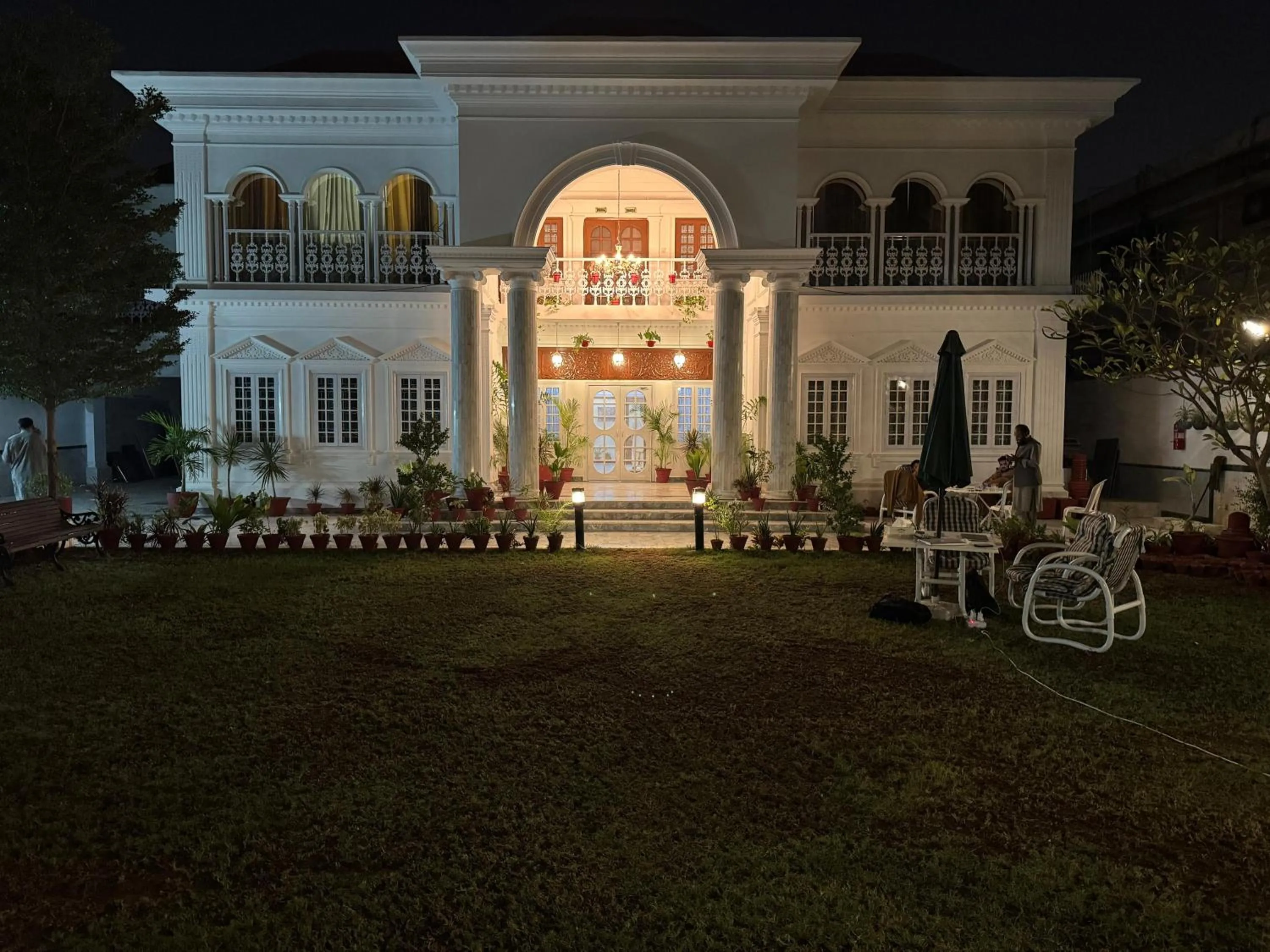 Garden in White House Karachi