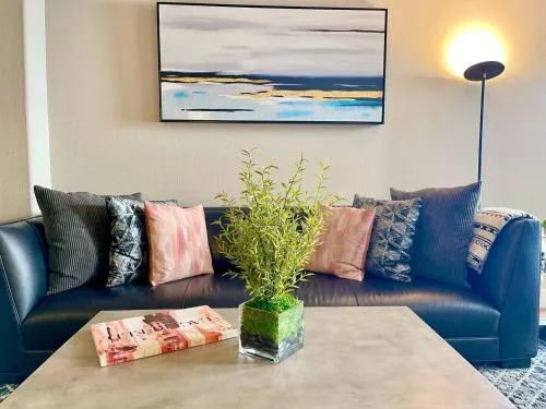 1 Bedroom XL Condo with King bed, Garden View, Parking Included