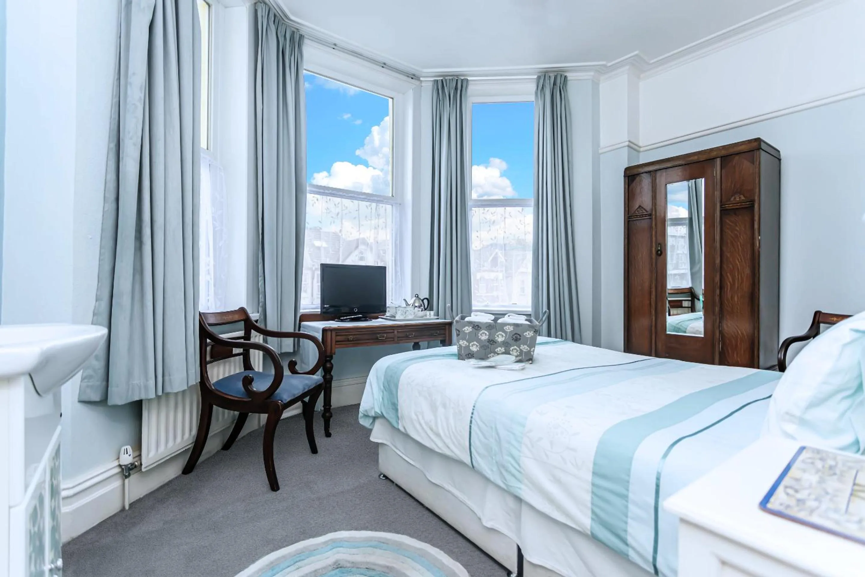 Bedroom, Bed in The Ravensbourne Hotel