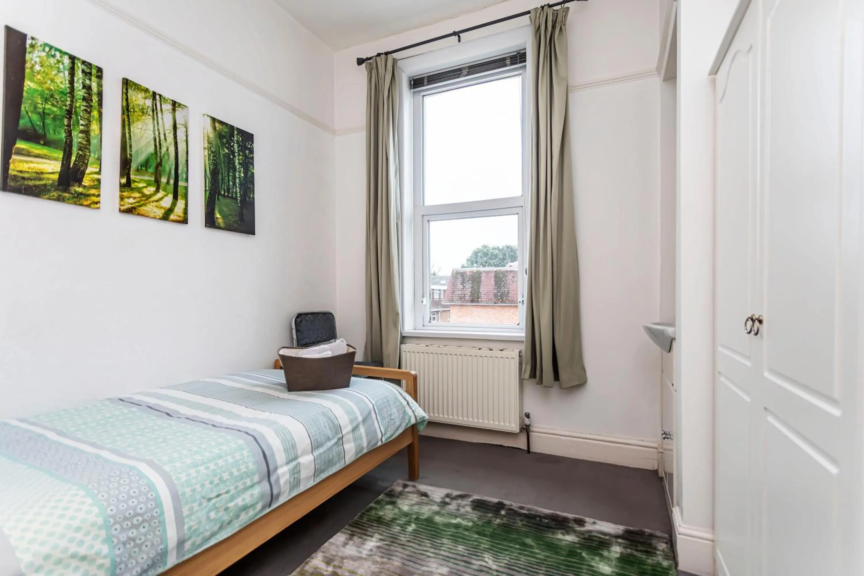Photo of the whole room, Bed in The Ravensbourne Hotel