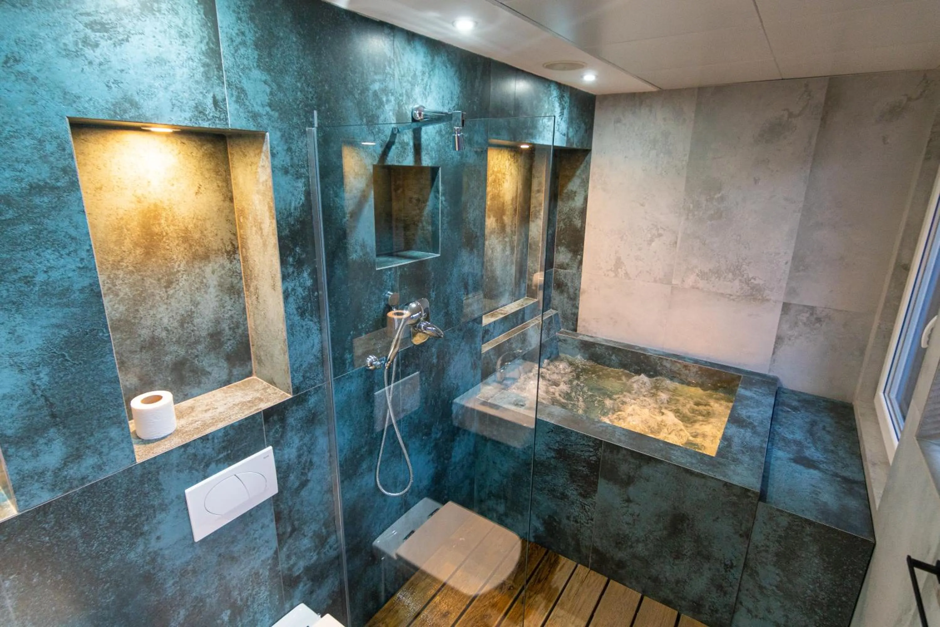 Hot Tub in Joan Apartments & Spa