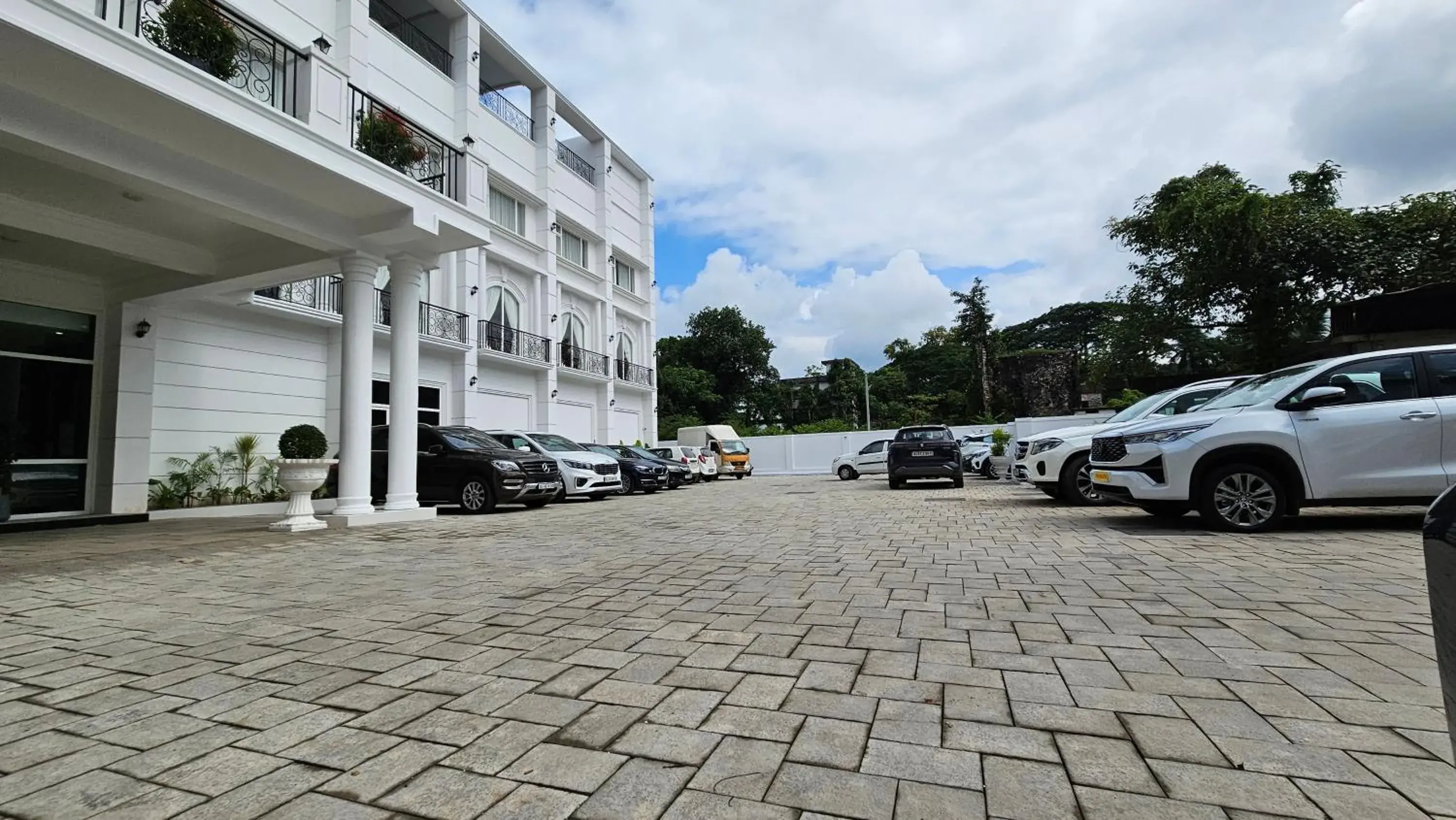 Property building in Prosland Hotel Property building in Prosland Hotel