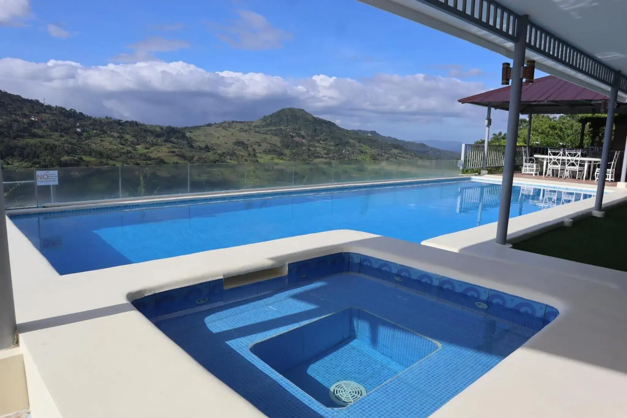 Swimming pool in Serenity Farm and Resort by Hiverooms Swimming pool in Serenity Farm and Resort by Hiverooms