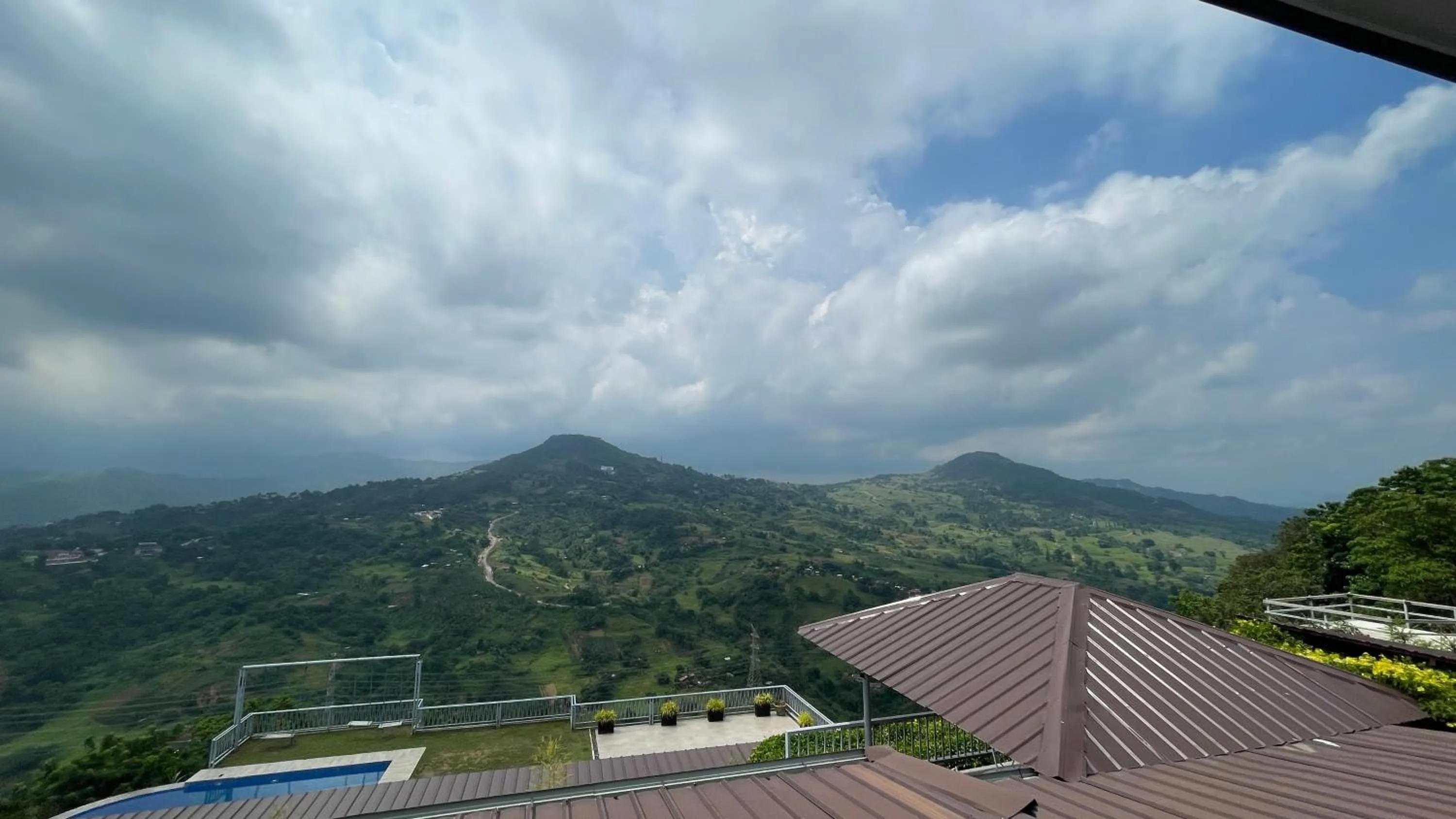 Mountain view in Serenity Farm and Resort by Hiverooms