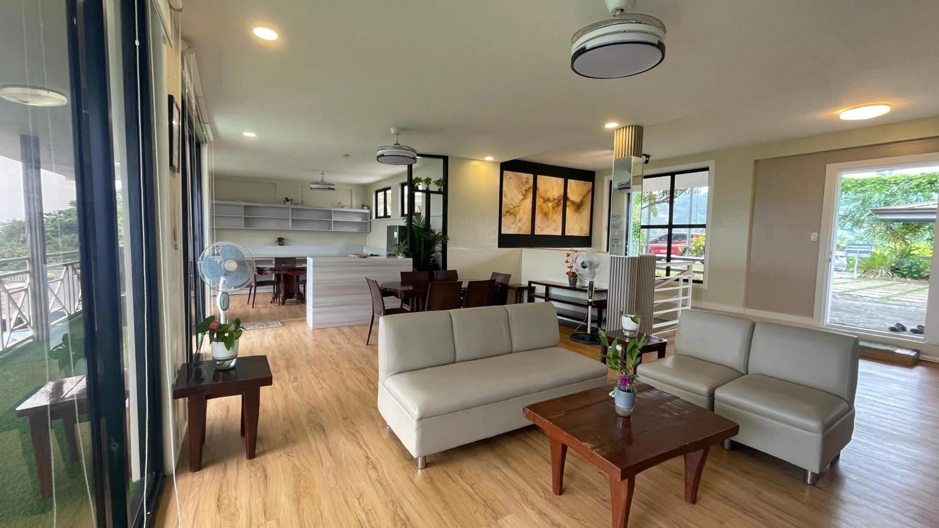 Living room in Serenity Farm and Resort by Hiverooms