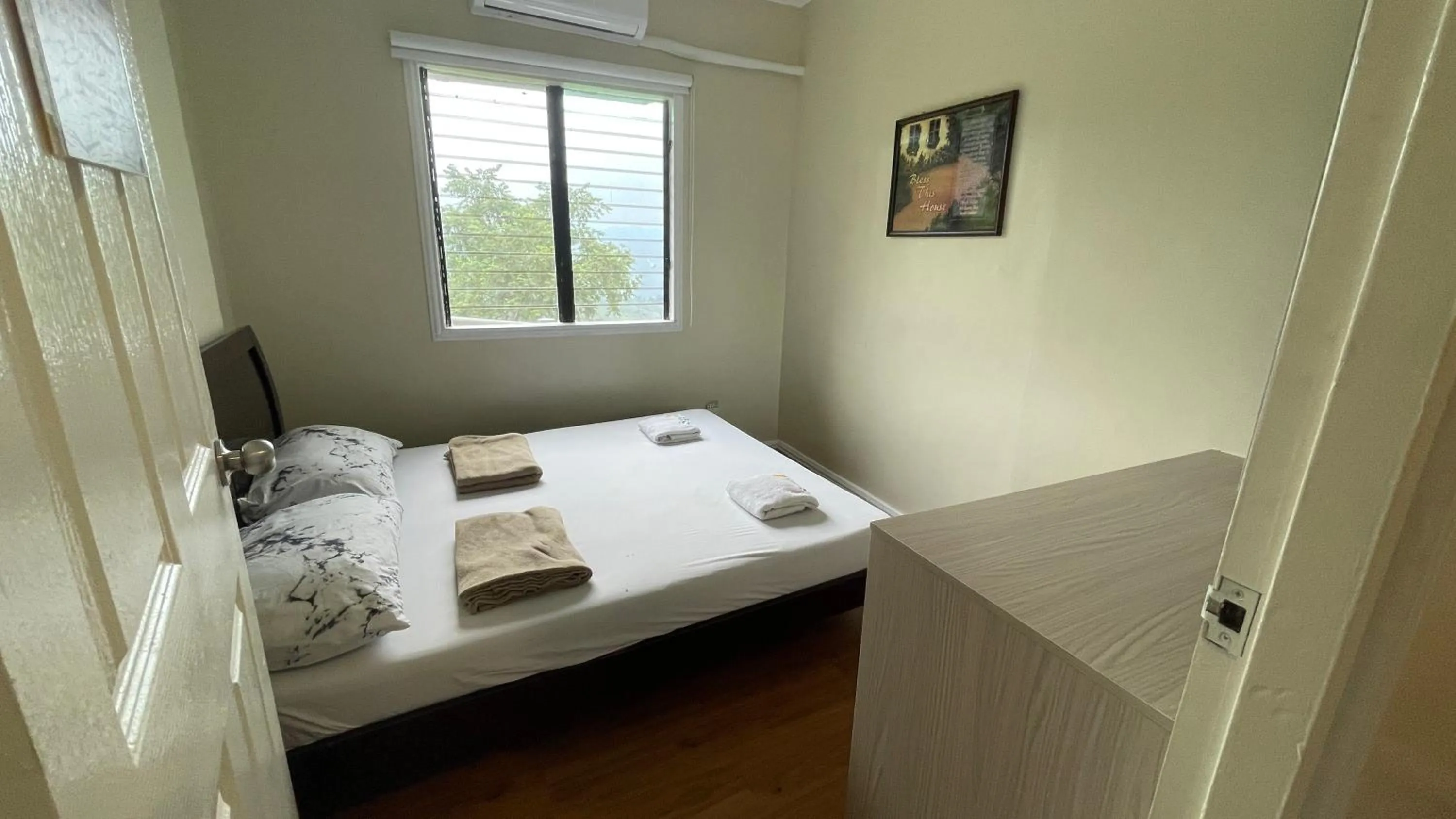 Photo of the whole room, Bed in Serenity Farm and Resort by Hiverooms