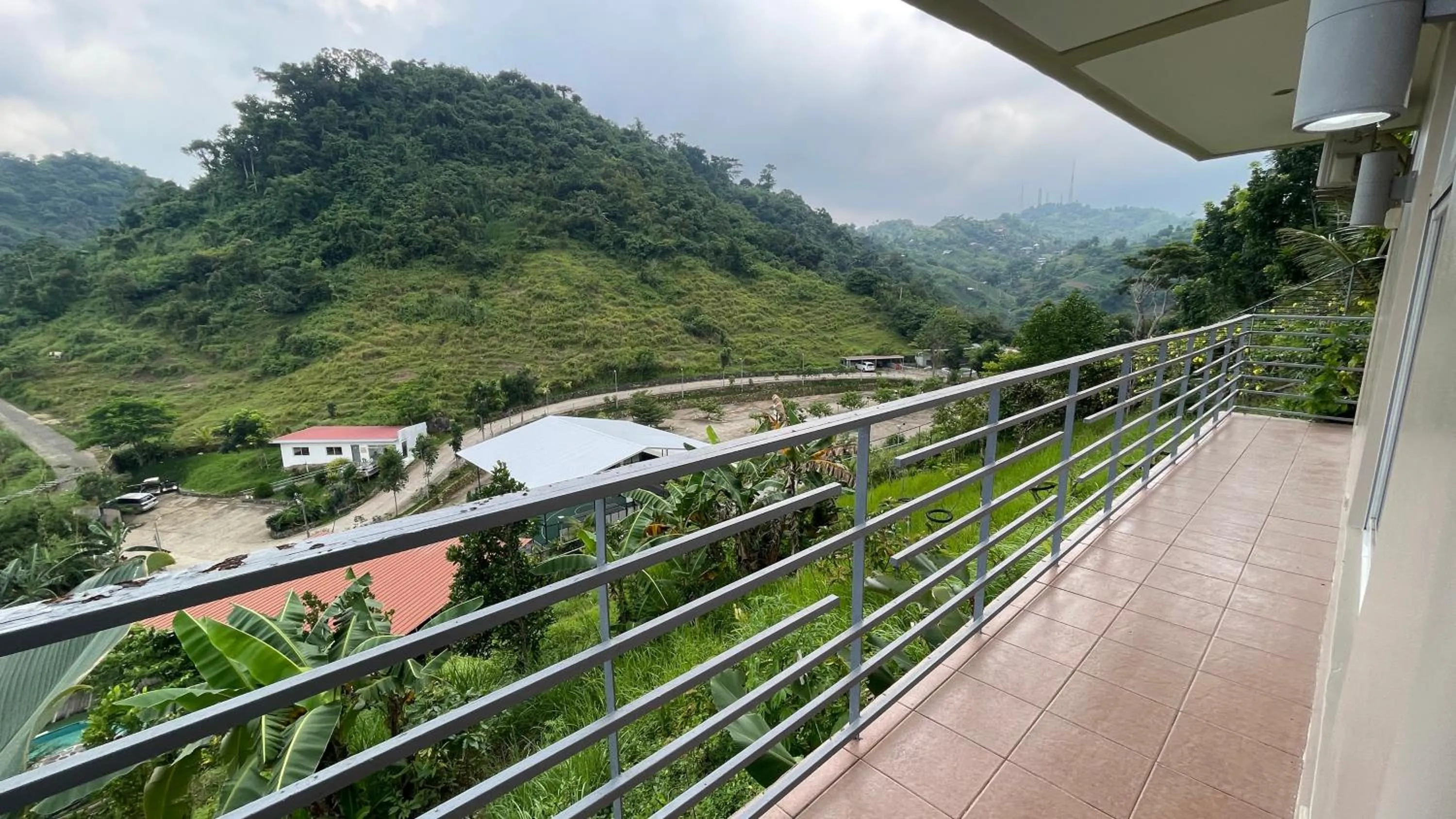 Spring in Serenity Farm and Resort by Hiverooms