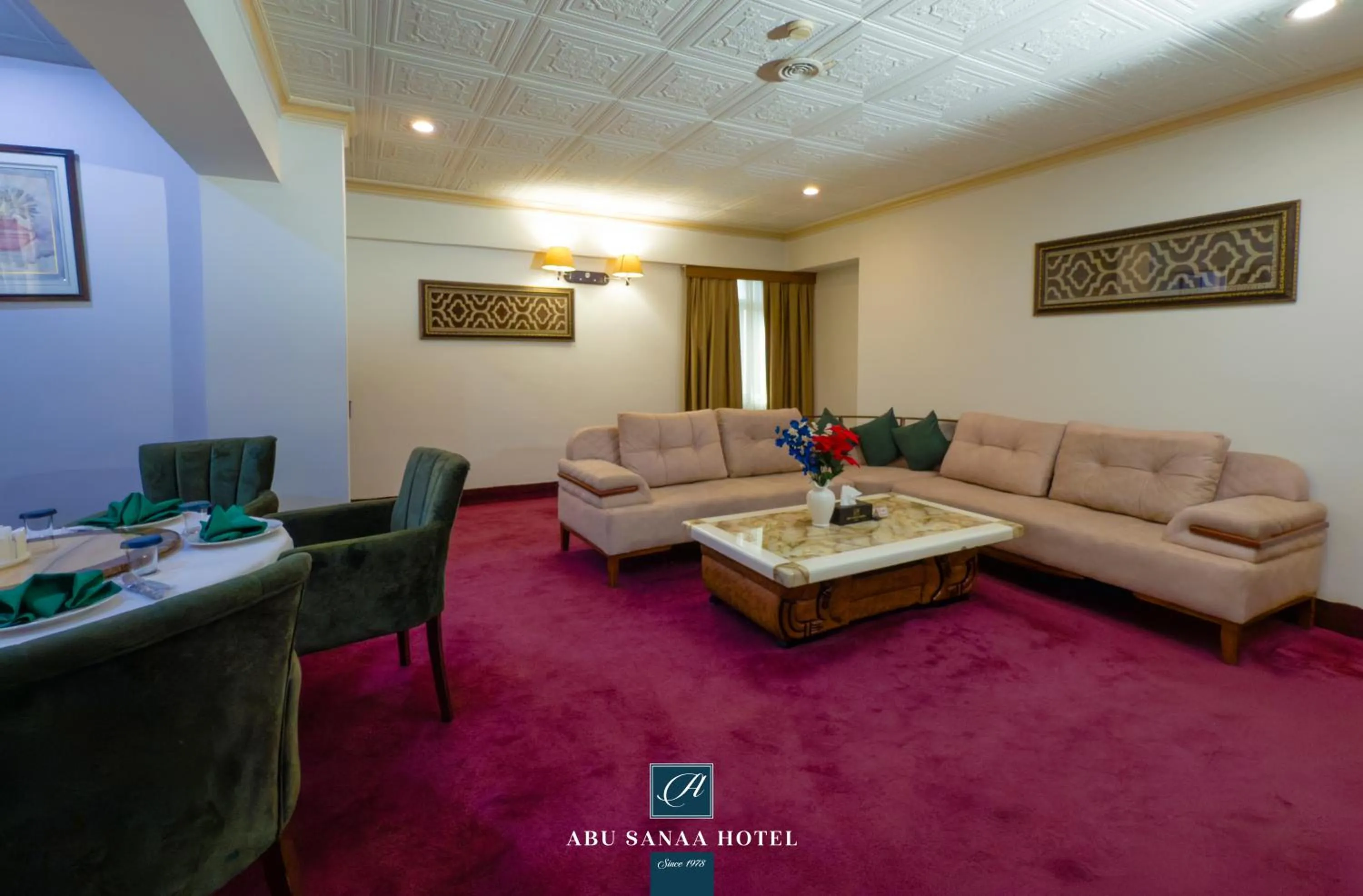 Living room in Abu Sanaa Hotel