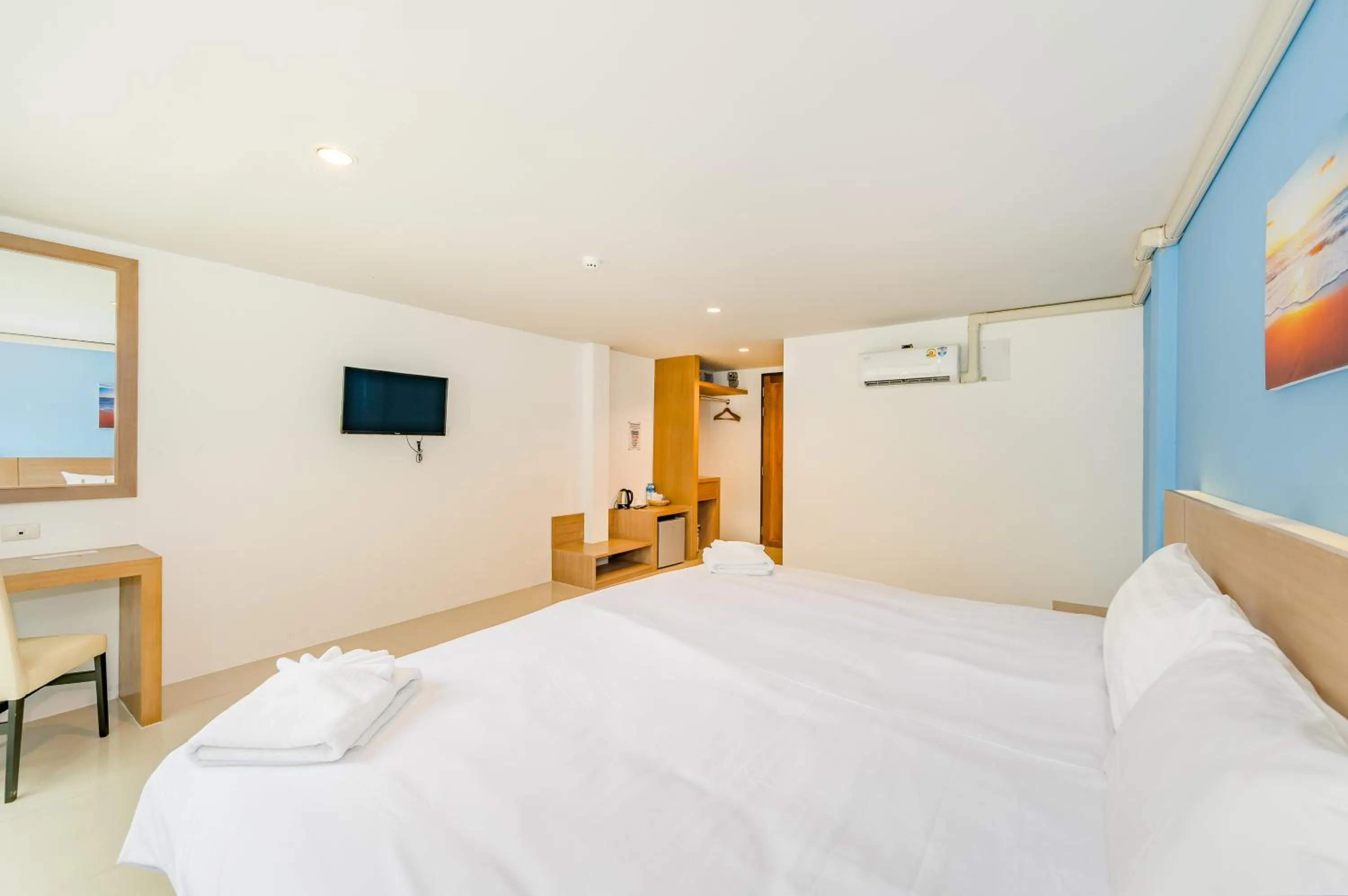 Bed in De Blue Sea Rawai Hotel