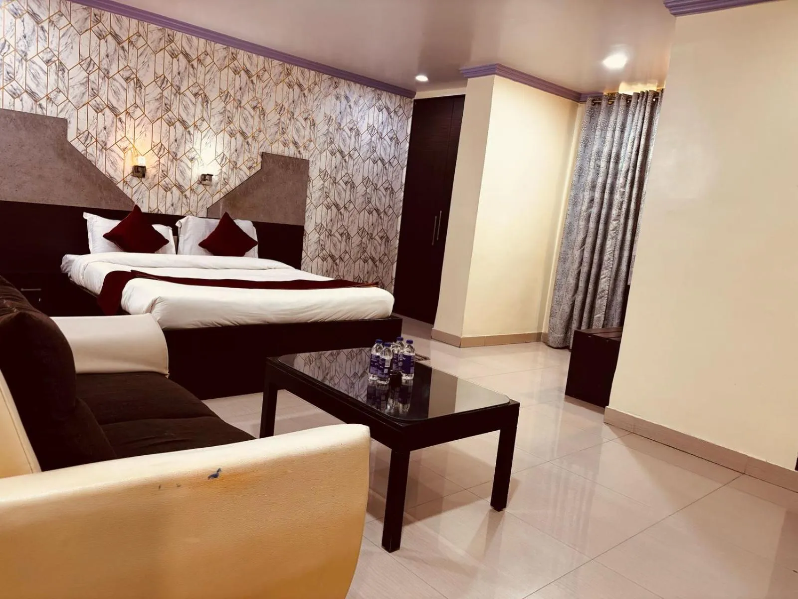 Bedroom, Bed in Hotel Chariot Inn Patna