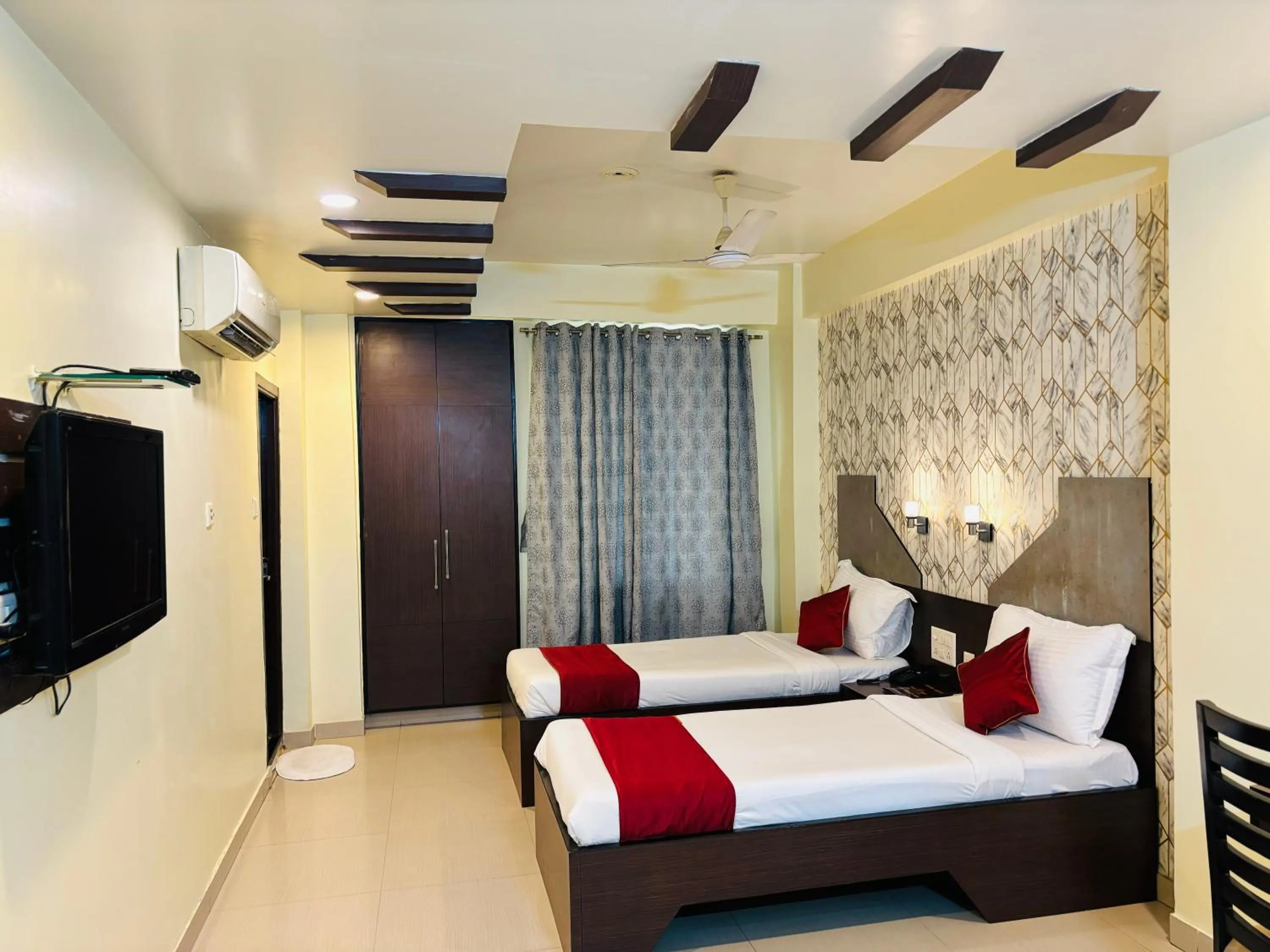 Photo of the whole room, Bed in Hotel Chariot Inn Patna