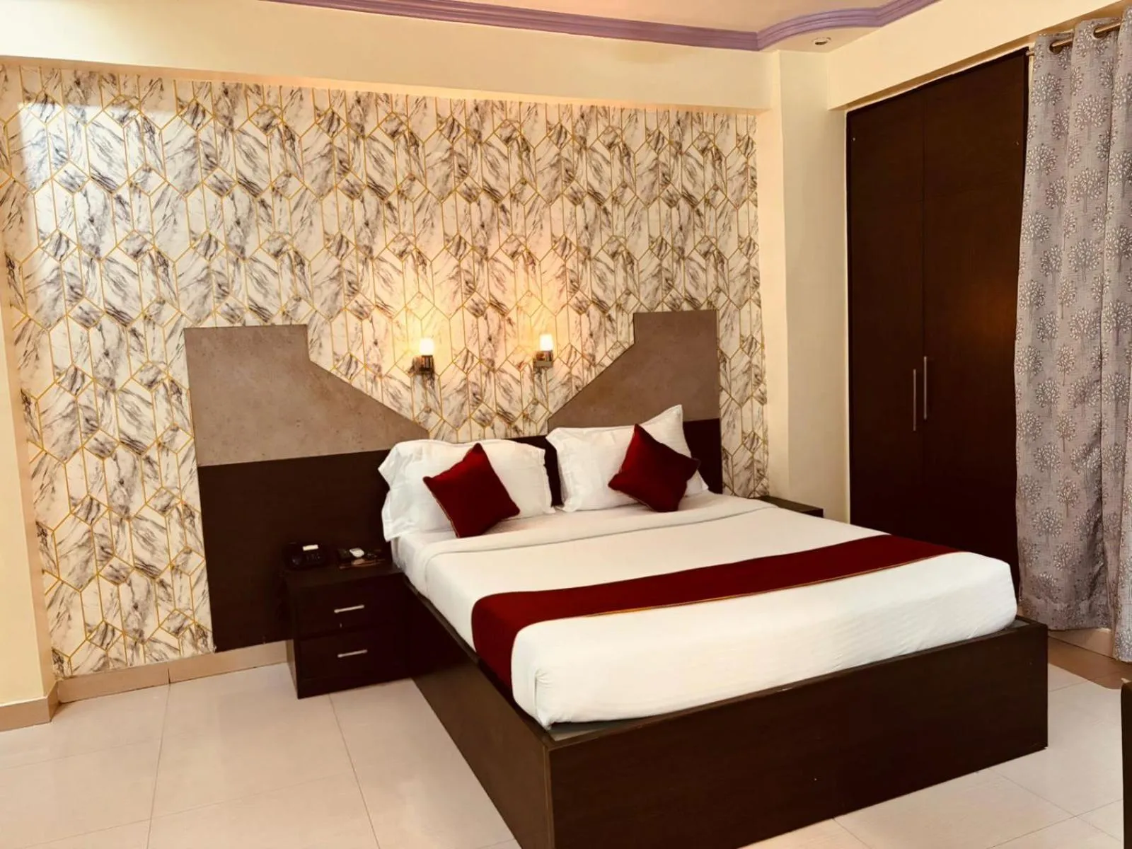 Bedroom, Bed in Hotel Chariot Inn Patna