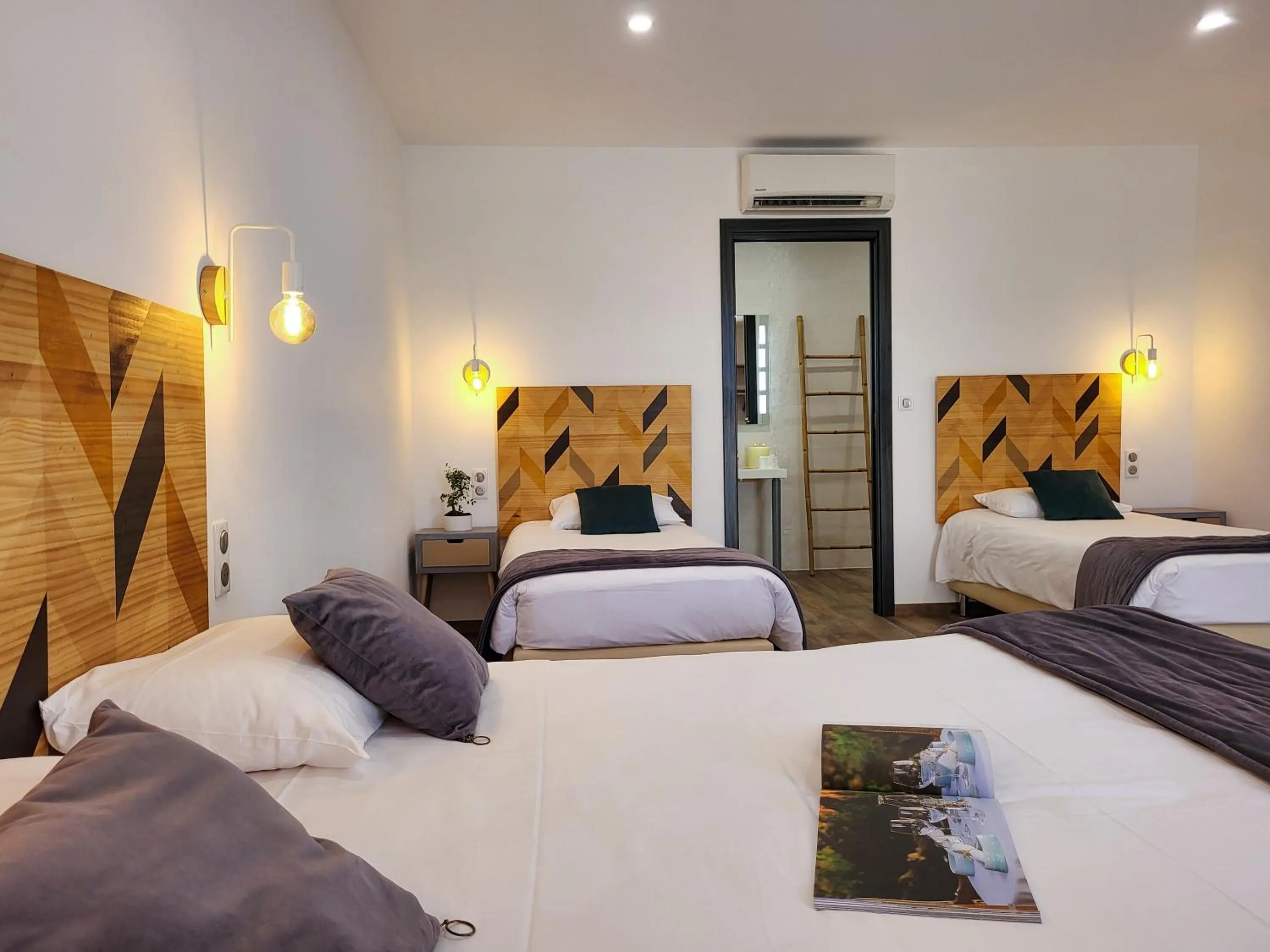 Photo of the whole room, Bed in Hôtel Padolo