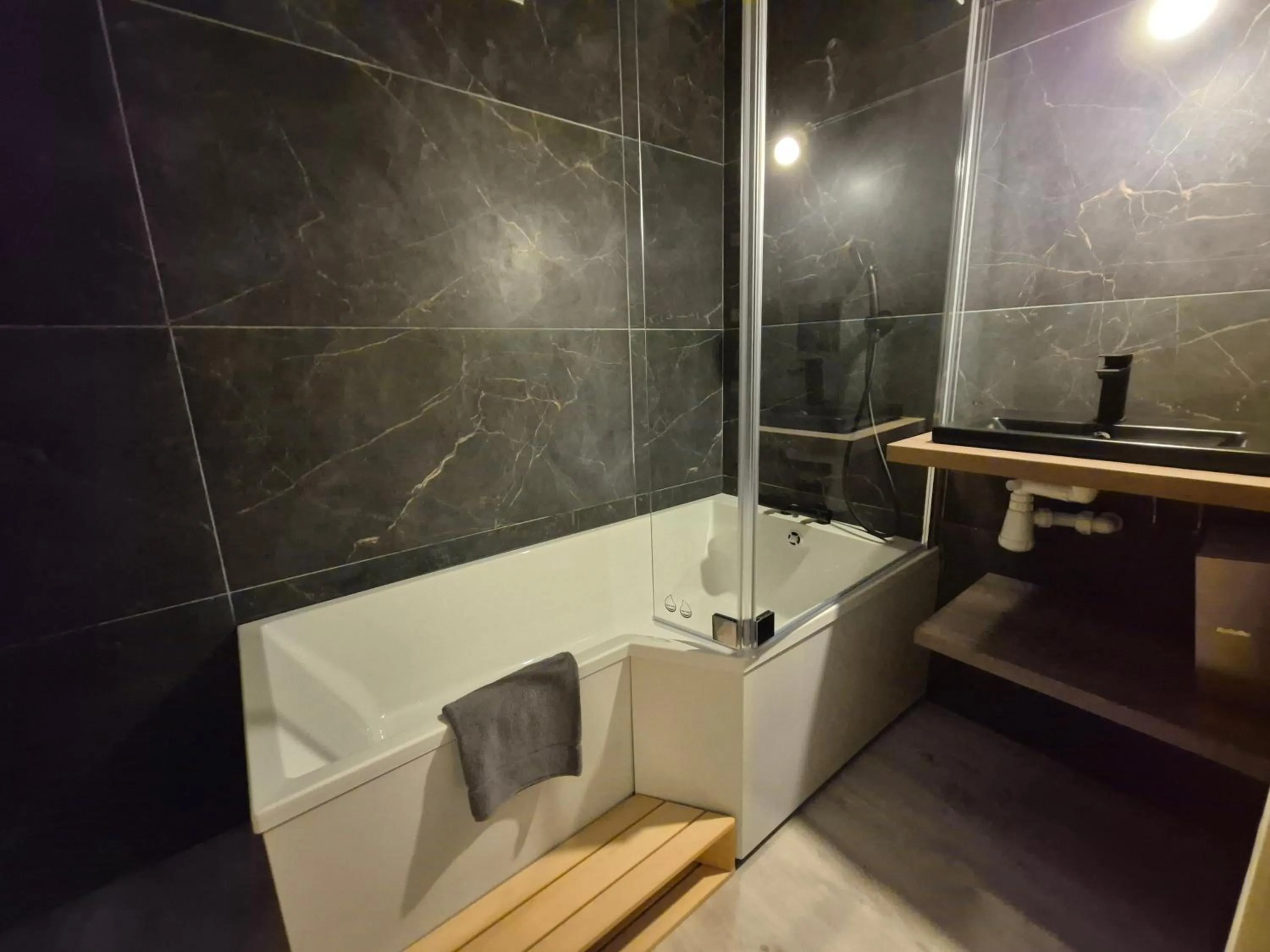 Shower in L'Or du Lac