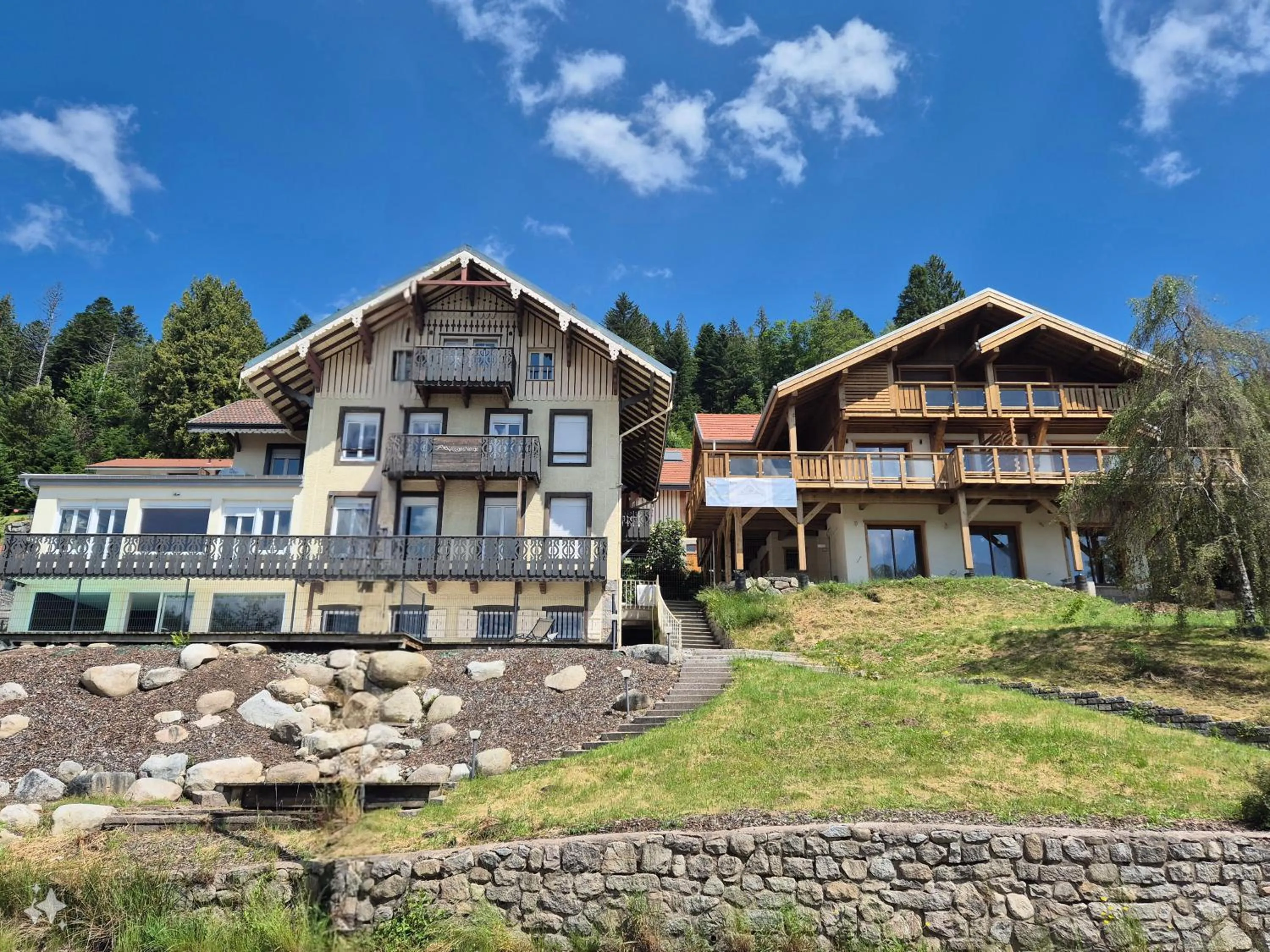 Property building in L'Or du Lac