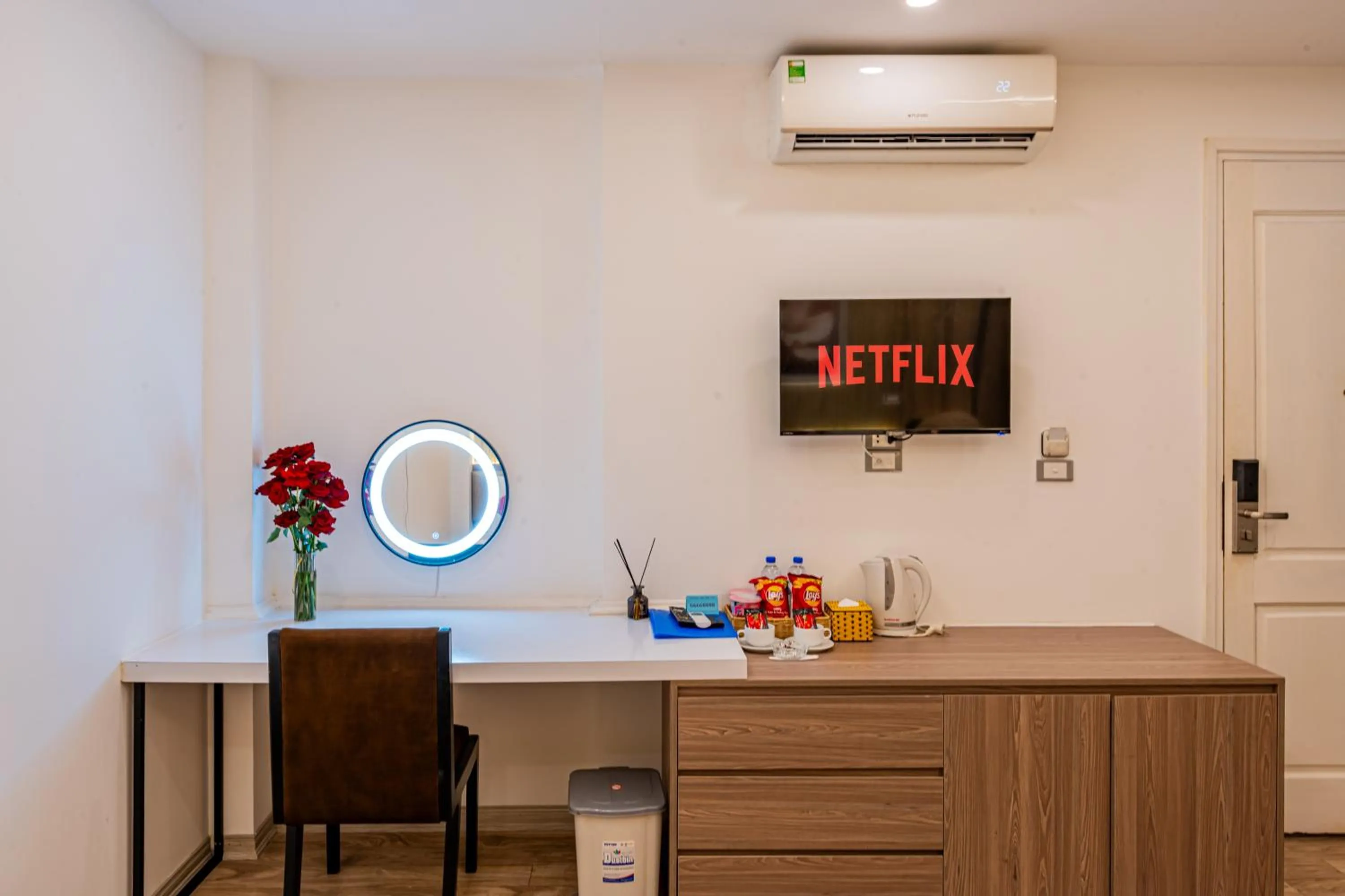 TV and multimedia in Moon Hotel 26 Do Quang
