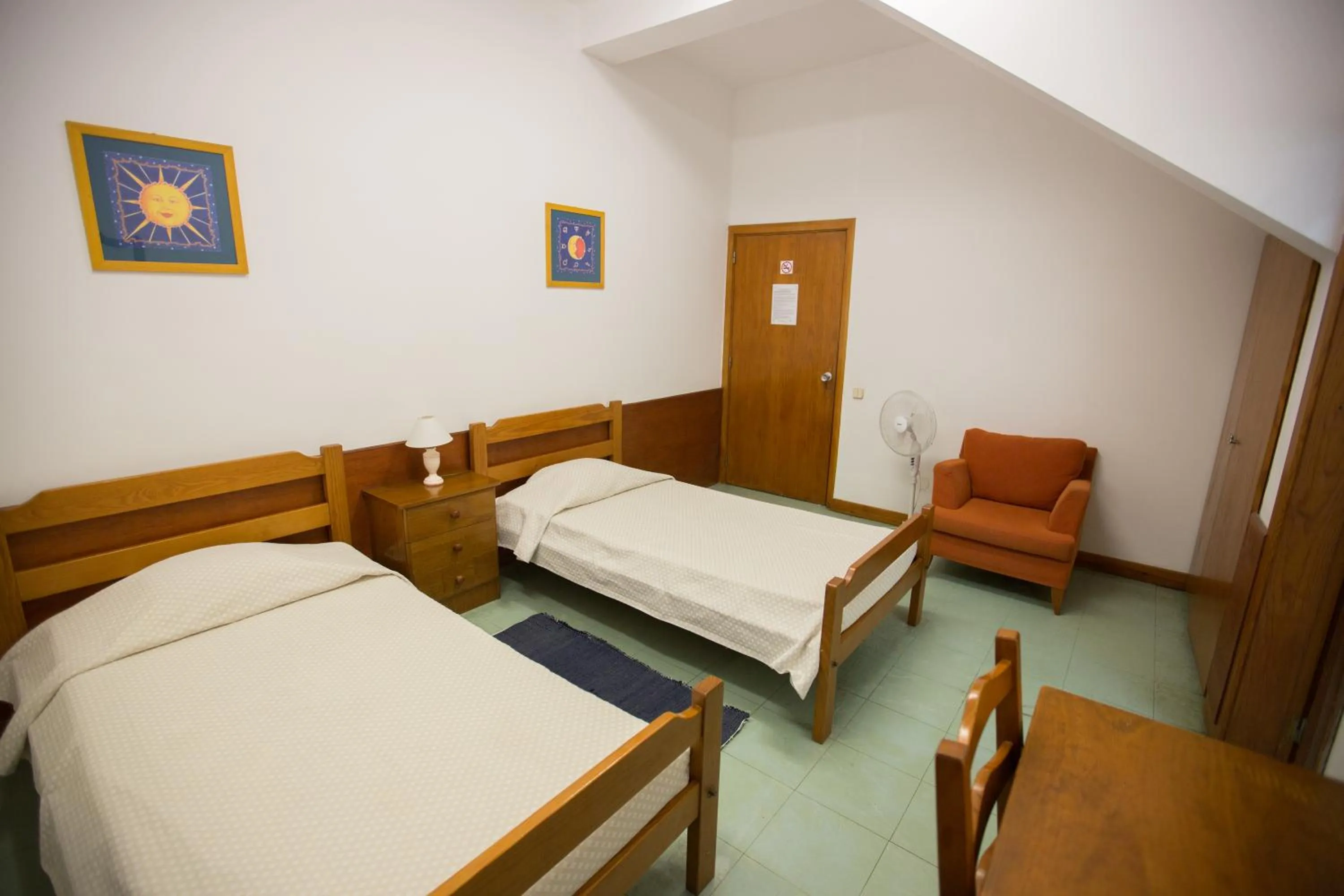 Bedroom, Bed in HI Faro – Pousada de Juventude