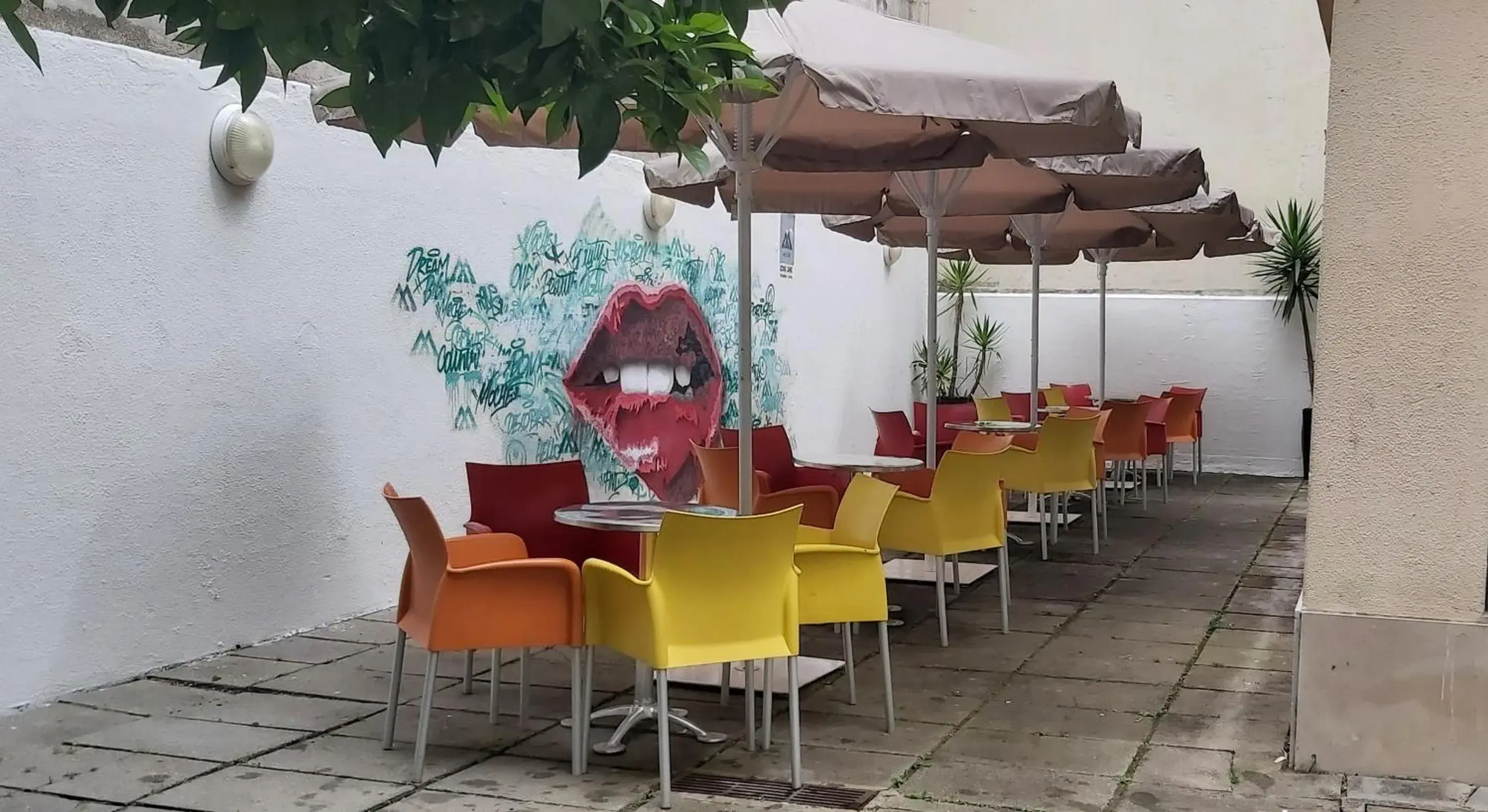 Inner courtyard view in HI Lisboa - Pousada de Juventude Inner courtyard view in HI Lisboa - Pousada de Juventude