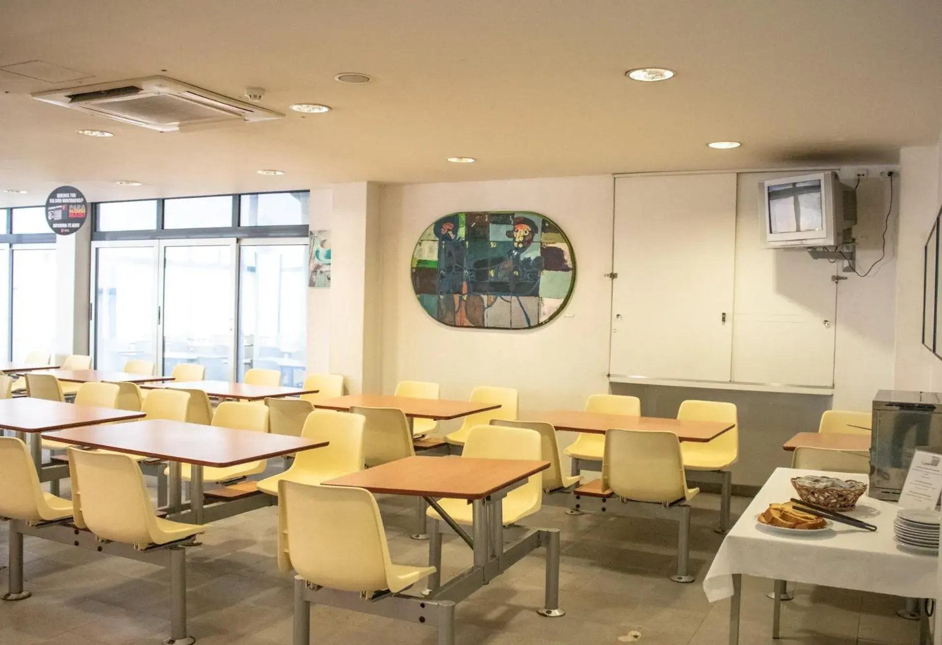 Restaurant/places to eat in HI Lisboa - Pousada de Juventude Restaurant/places to eat in HI Lisboa - Pousada de Juventude