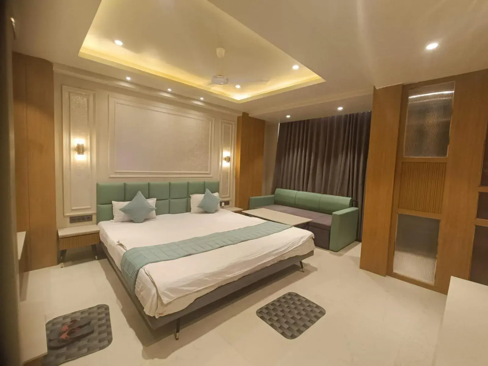 Bedroom, Bed in Hotel utkarsh Bedroom, Bed in Hotel utkarsh