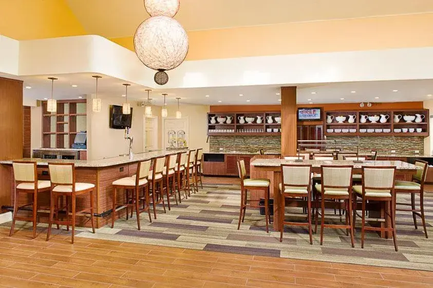 Lounge or bar in Hyatt House LAX Manhattan Beach Lounge or bar in Hyatt House LAX Manhattan Beach