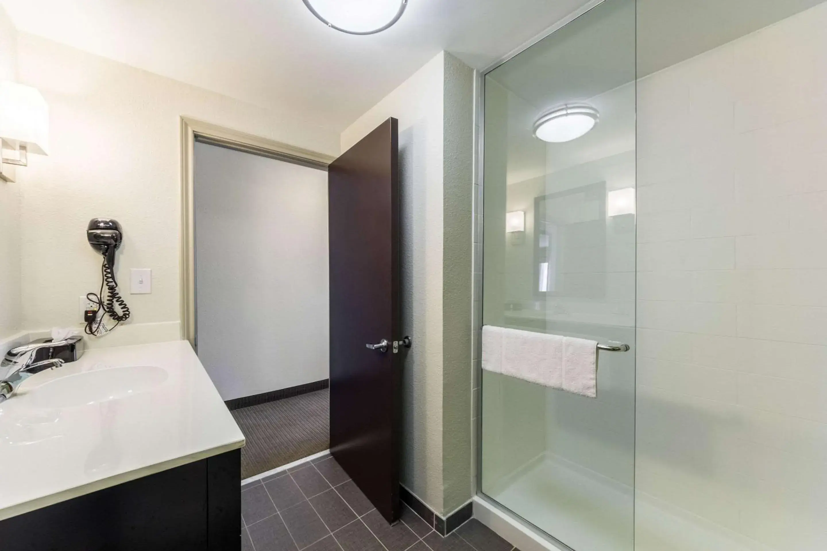 Bedroom in Sleep Inn & Suites Bedroom in Sleep Inn & Suites