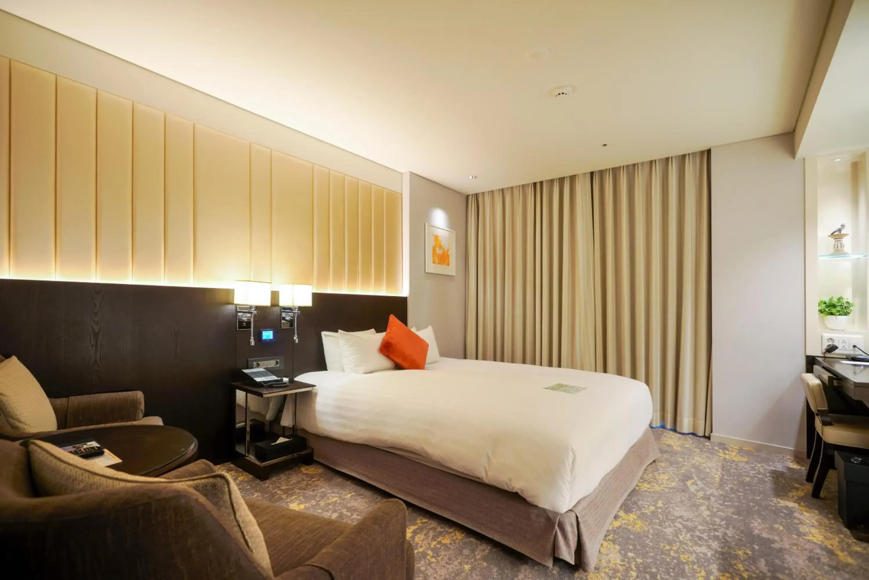 Standard Double Room in Solaria Nishitetsu Hotel Seoul Myeongdong - Renovated in 2025 Standard Double Room in Solaria Nishitetsu Hotel Seoul Myeongdong - Renovated in 2025