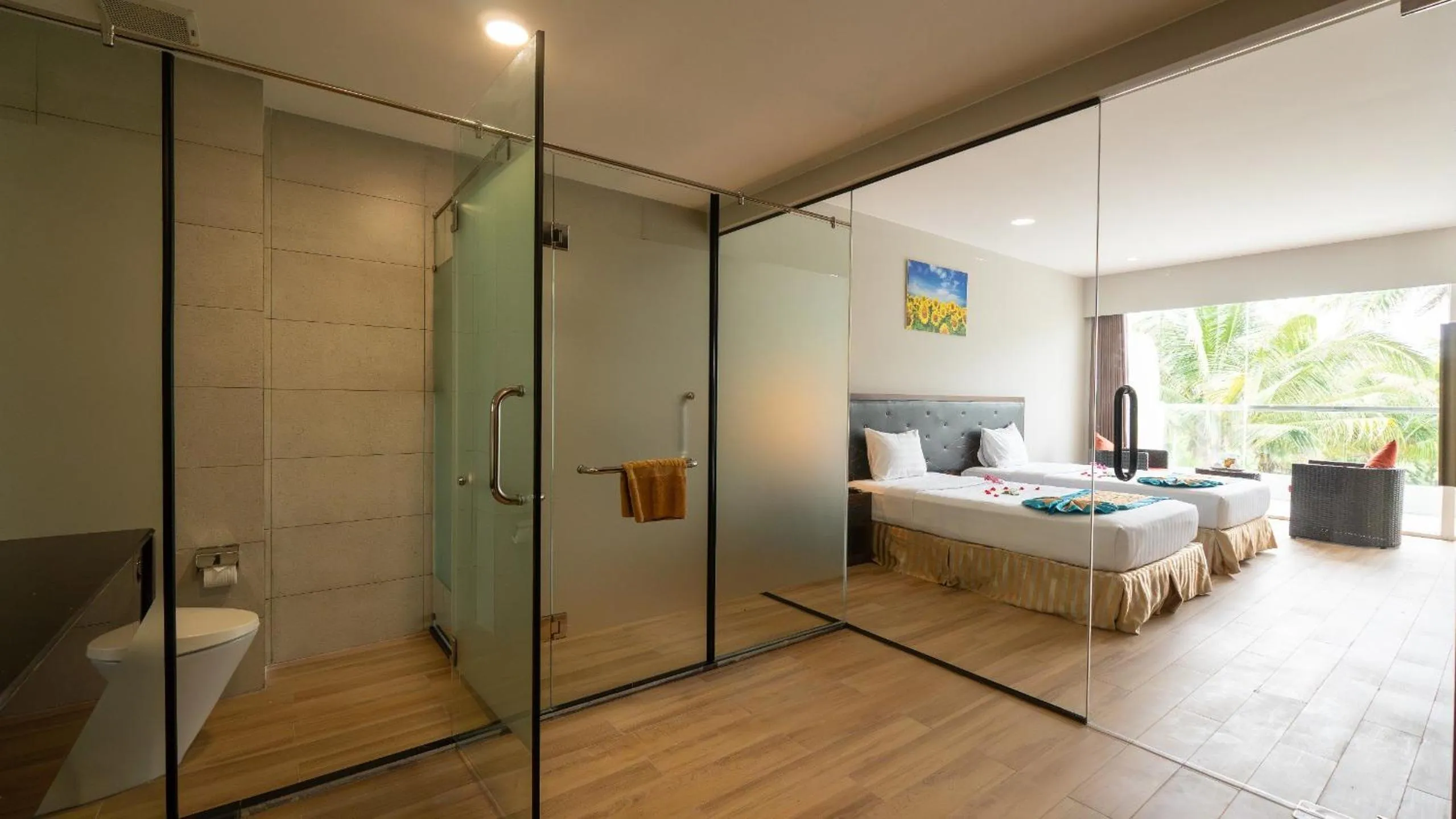 Shower, Bed in Sandunes Beach Resort & Spa