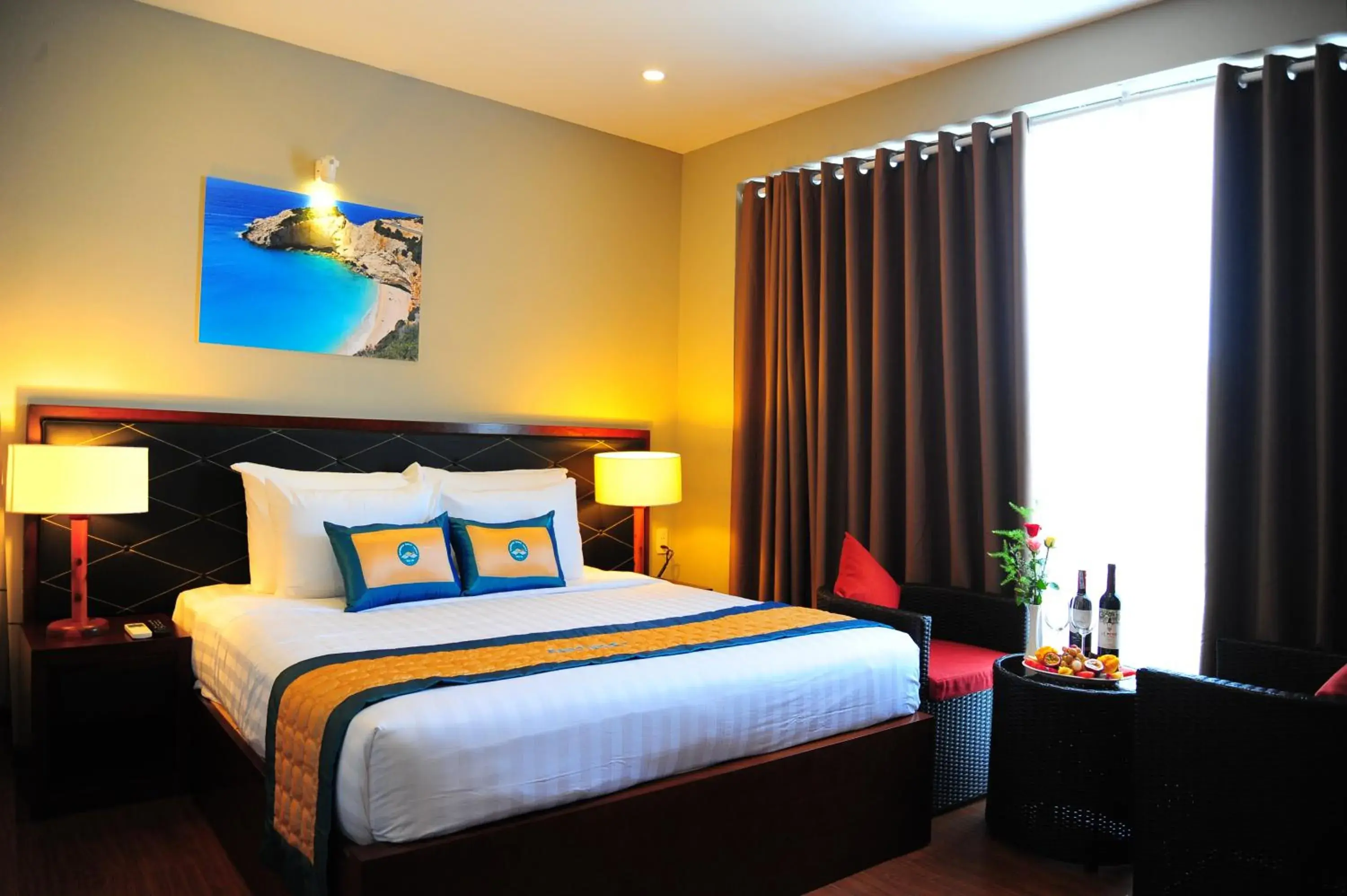 Shower, Bed in Sandunes Beach Resort & Spa Shower, Bed in Sandunes Beach Resort & Spa