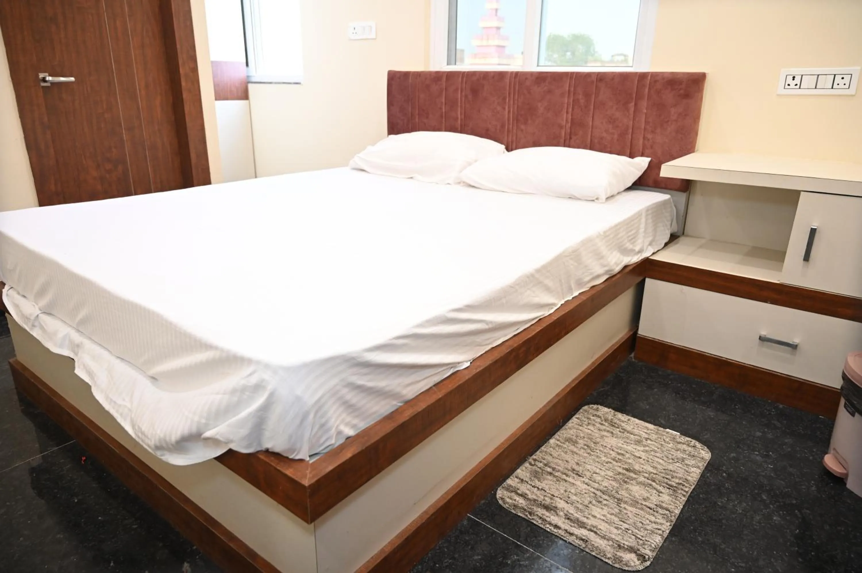 Bed in Hotel Royal Radiant