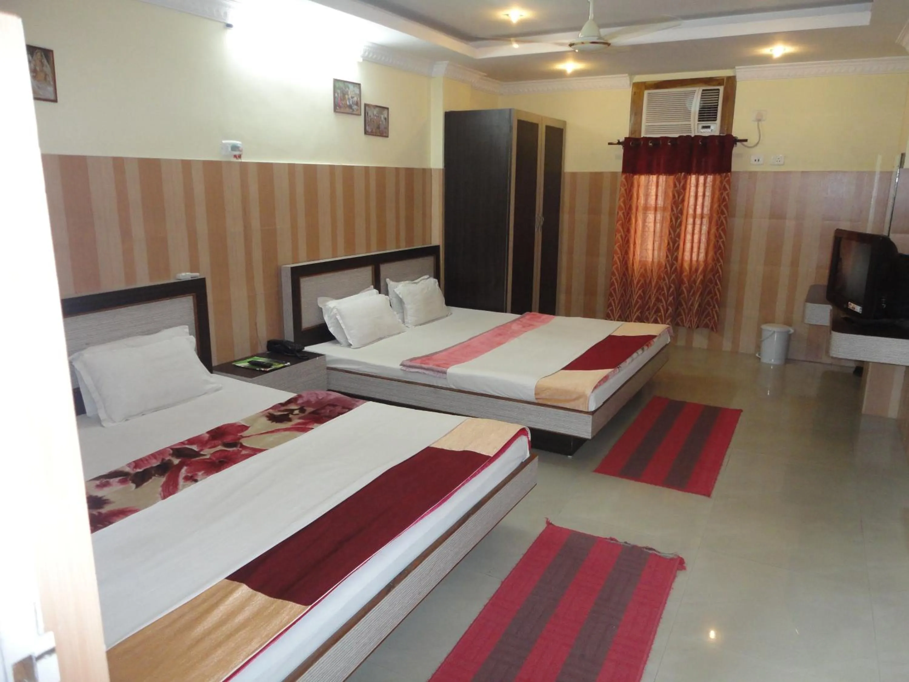 Photo of the whole room, Bed in Hotel Green Valley