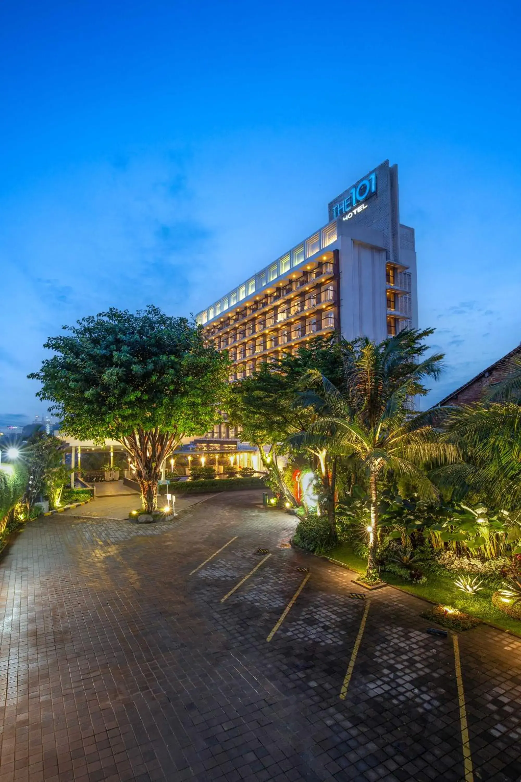 Facade/entrance in THE 1O1 Bogor Suryakancana Facade/entrance in THE 1O1 Bogor Suryakancana