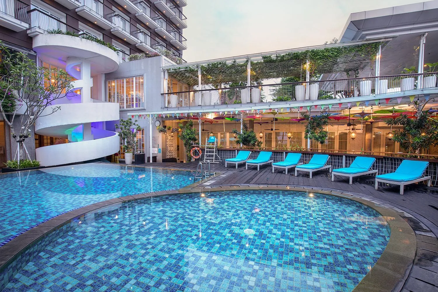 Swimming pool in THE 1O1 Bogor Suryakancana