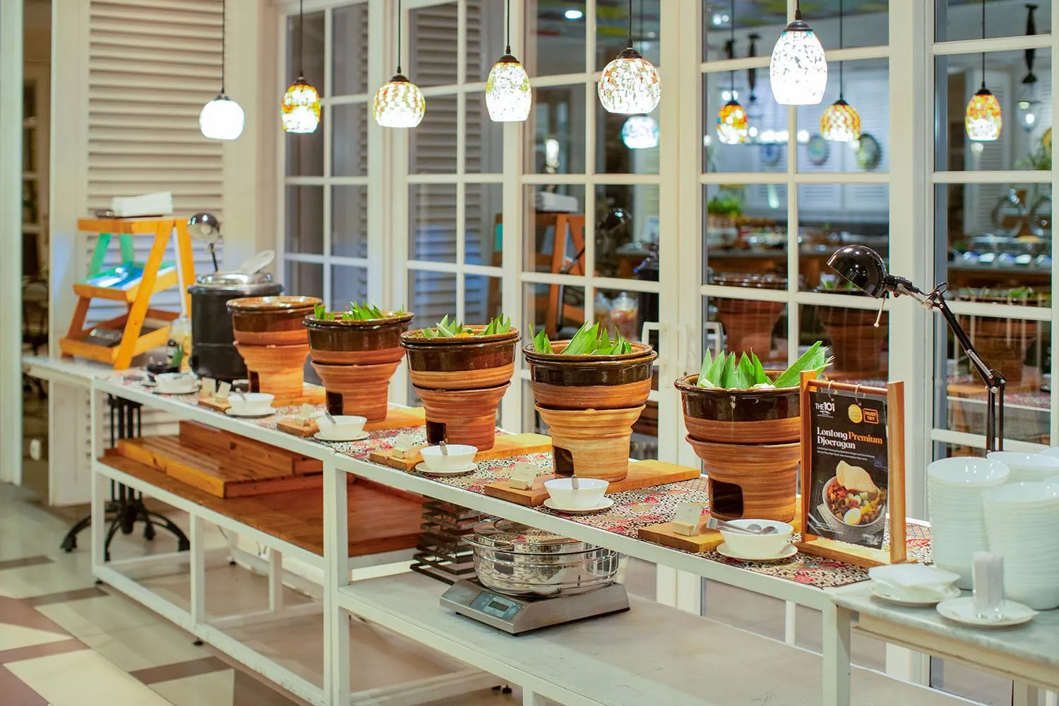 Restaurant/places to eat in THE 1O1 Bogor Suryakancana