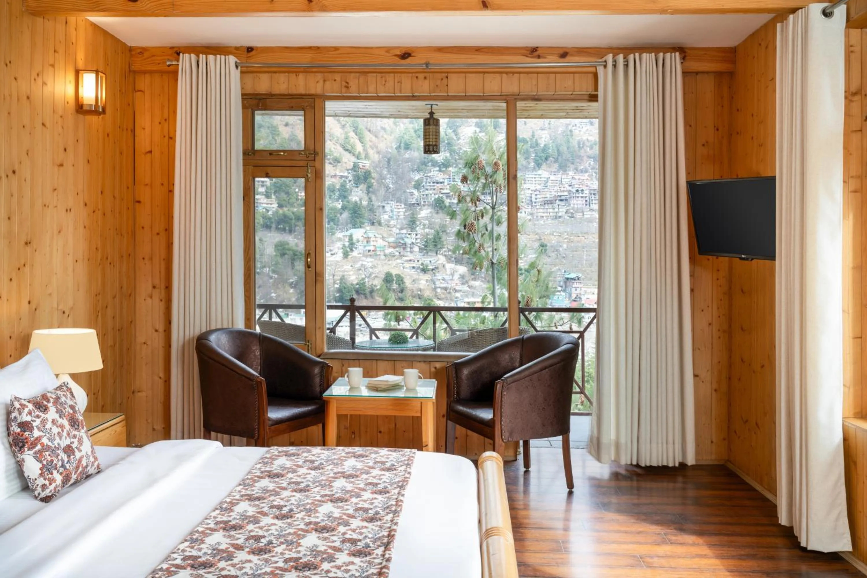 Bed in The Pine Chalet Manali