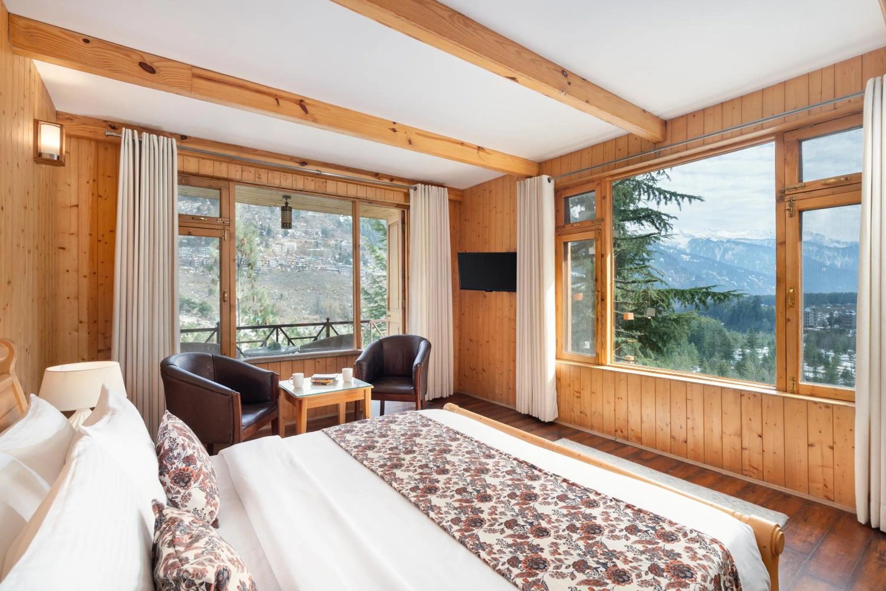 Bed in The Pine Chalet Manali
